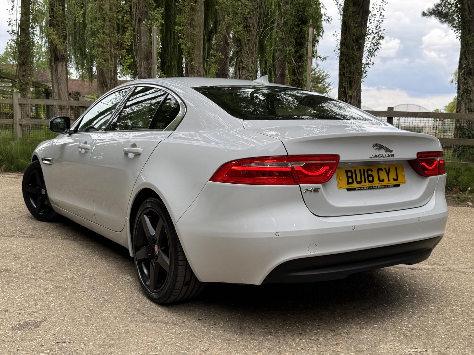 Jaguar XE 2.0d SE Saloon 4dr Diesel Manual Euro 6 (s/s) (163 ps)