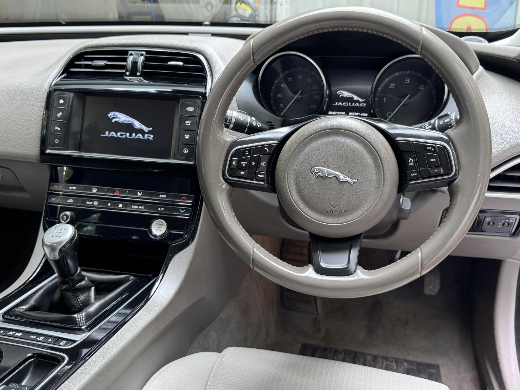 Jaguar XE 2.0d SE Saloon 4dr Diesel Manual Euro 6 (s/s) (163 ps)