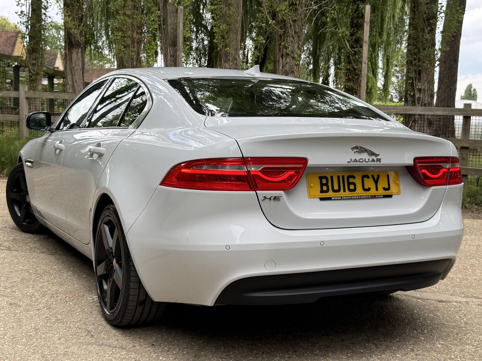 Jaguar XE 2.0d SE Saloon 4dr Diesel Manual Euro 6 (s/s) (163 ps)