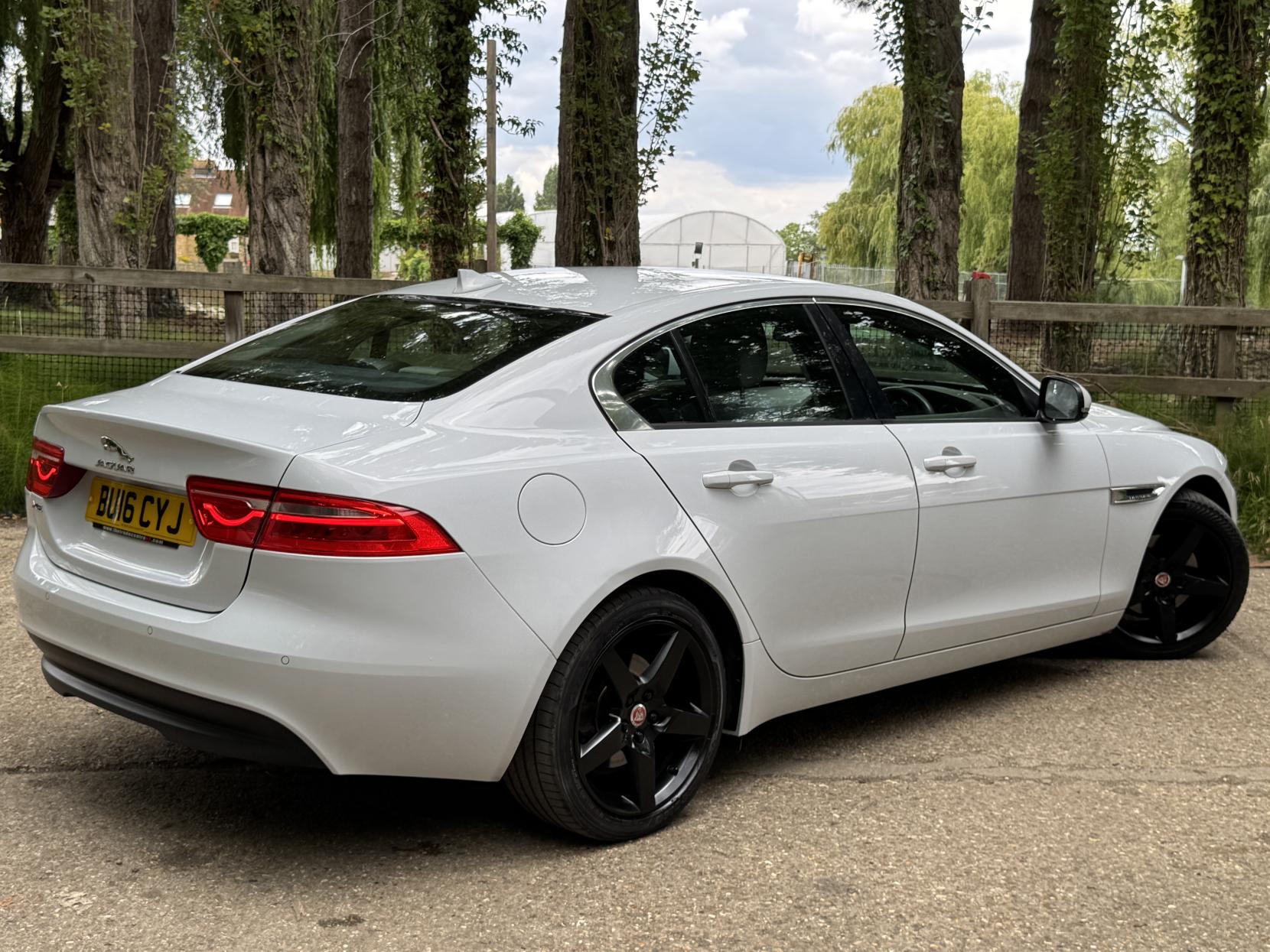 Jaguar XE 2.0d SE Saloon 4dr Diesel Manual Euro 6 (s/s) (163 ps)