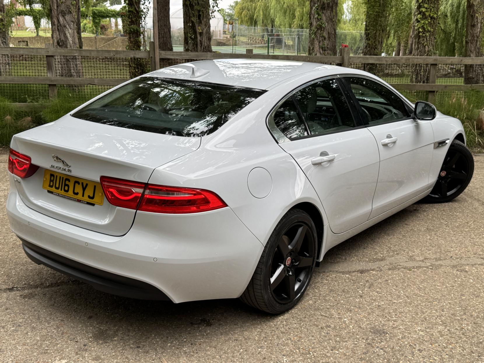 Jaguar XE 2.0d SE Saloon 4dr Diesel Manual Euro 6 (s/s) (163 ps)