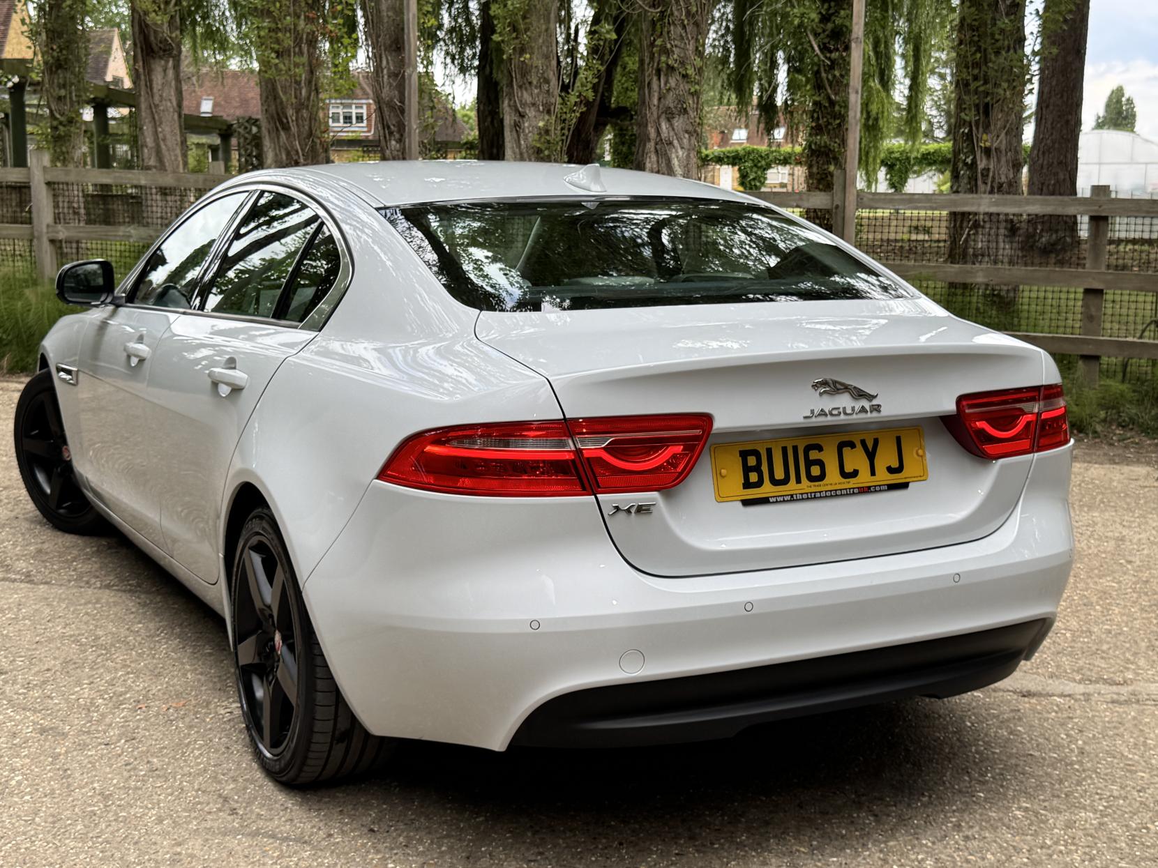 Jaguar XE 2.0d SE Saloon 4dr Diesel Manual Euro 6 (s/s) (163 ps)