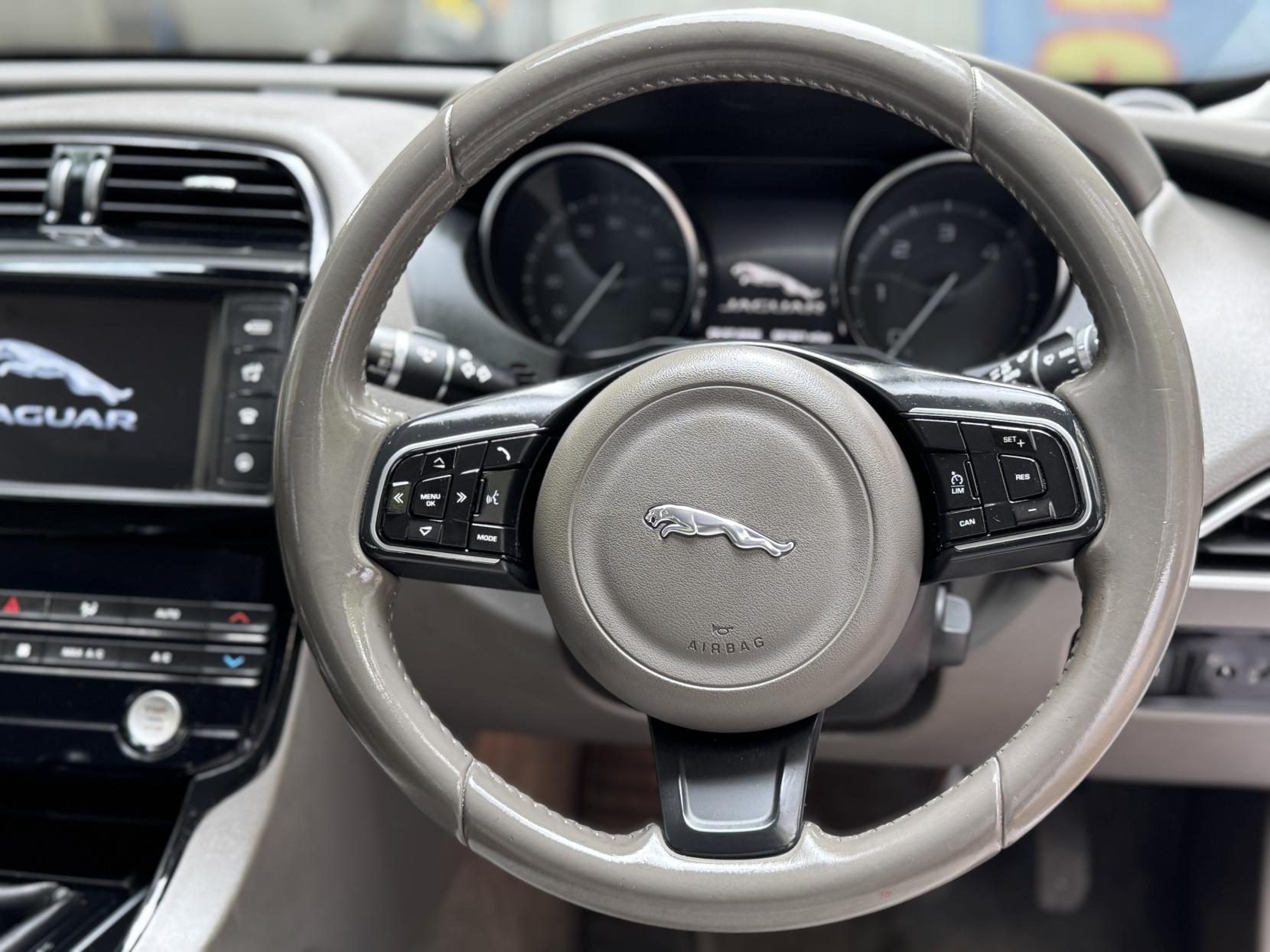 Jaguar XE 2.0d SE Saloon 4dr Diesel Manual Euro 6 (s/s) (163 ps)