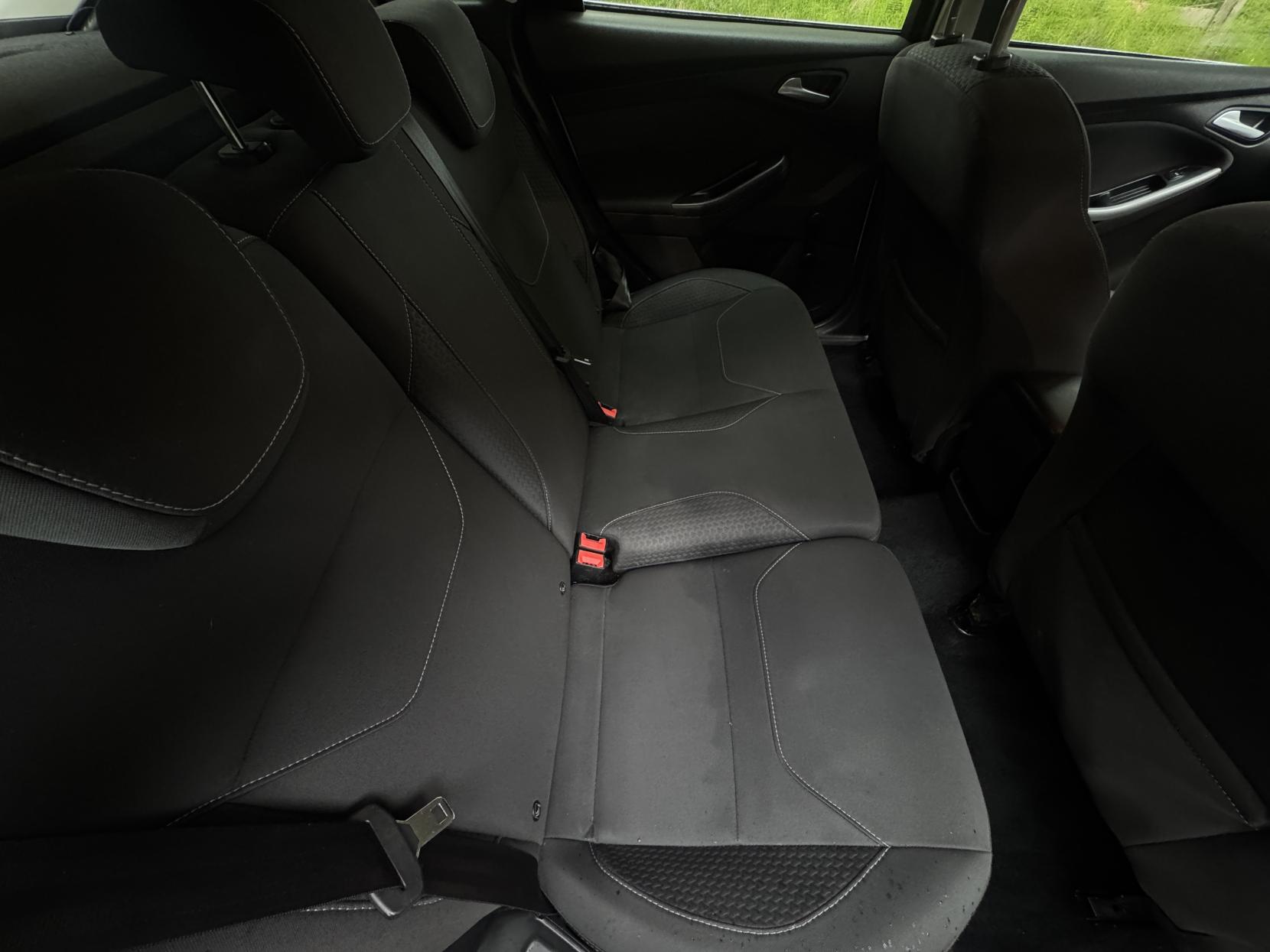 Ford Focus 1.0T EcoBoost Zetec Hatchback 5dr Petrol Manual Euro 6 (s/s) (100 ps)