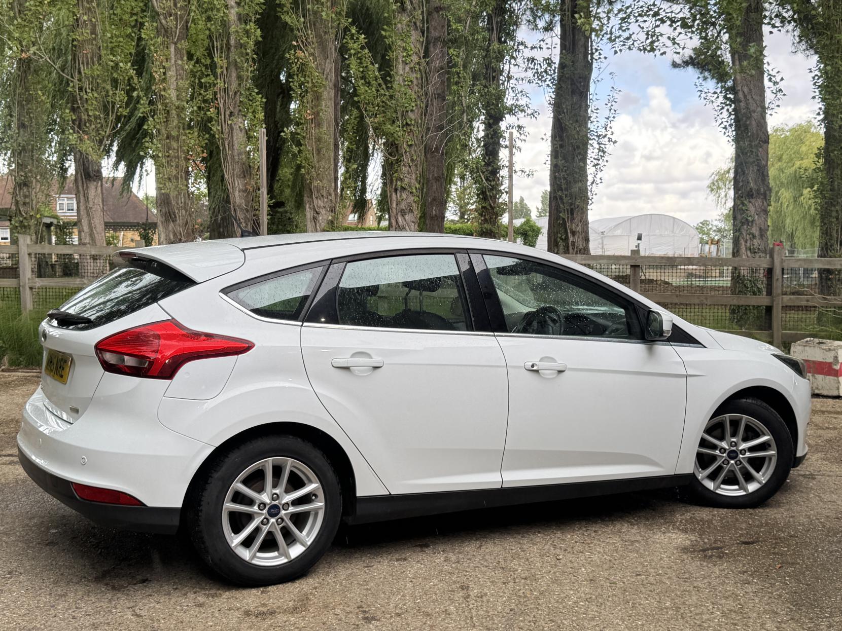 Ford Focus 1.0T EcoBoost Zetec Hatchback 5dr Petrol Manual Euro 6 (s/s) (100 ps)