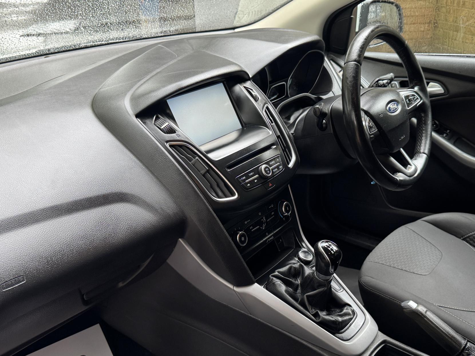 Ford Focus 1.0T EcoBoost Zetec Hatchback 5dr Petrol Manual Euro 6 (s/s) (100 ps)