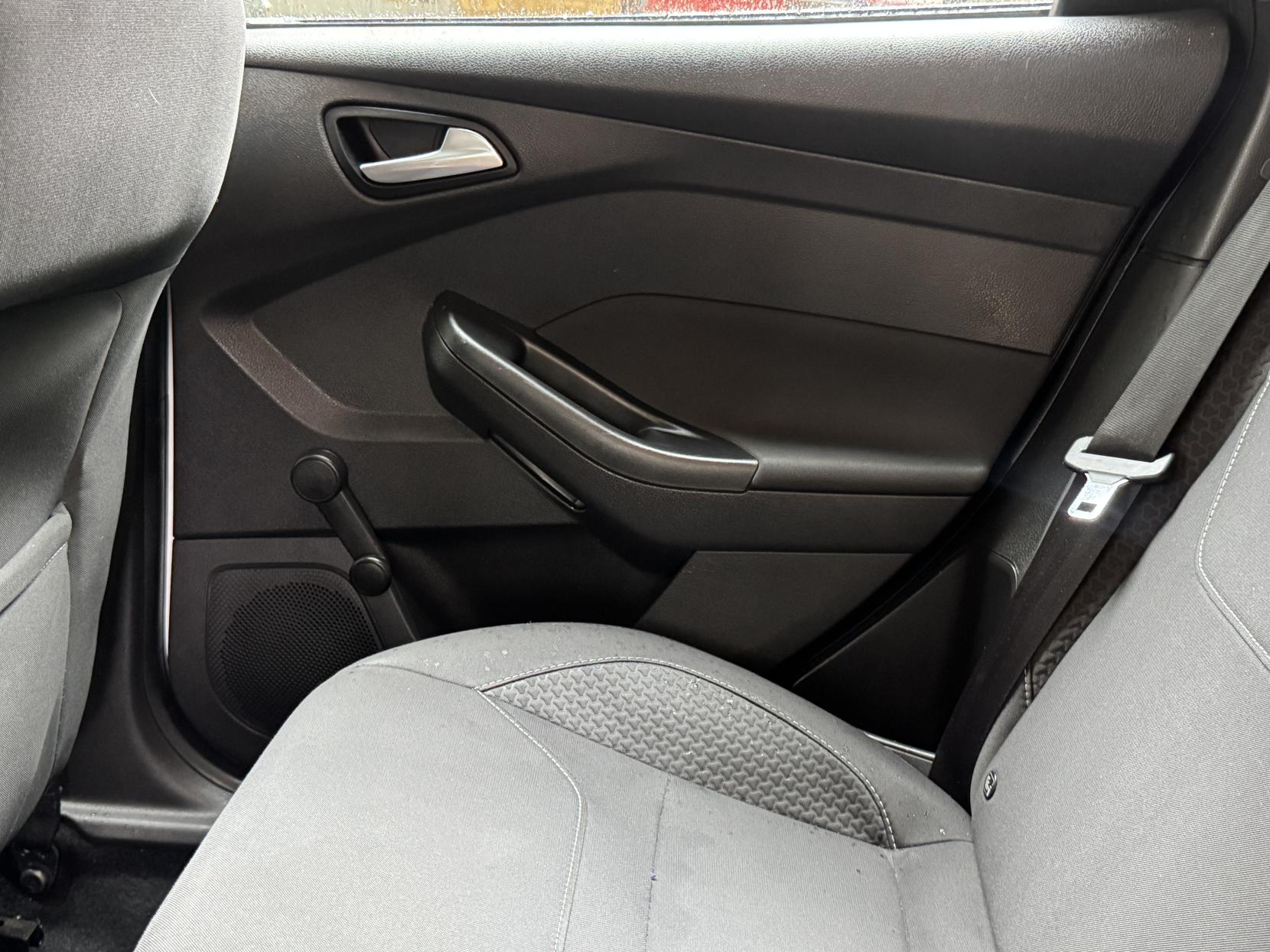 Ford Focus 1.0T EcoBoost Zetec Hatchback 5dr Petrol Manual Euro 6 (s/s) (100 ps)