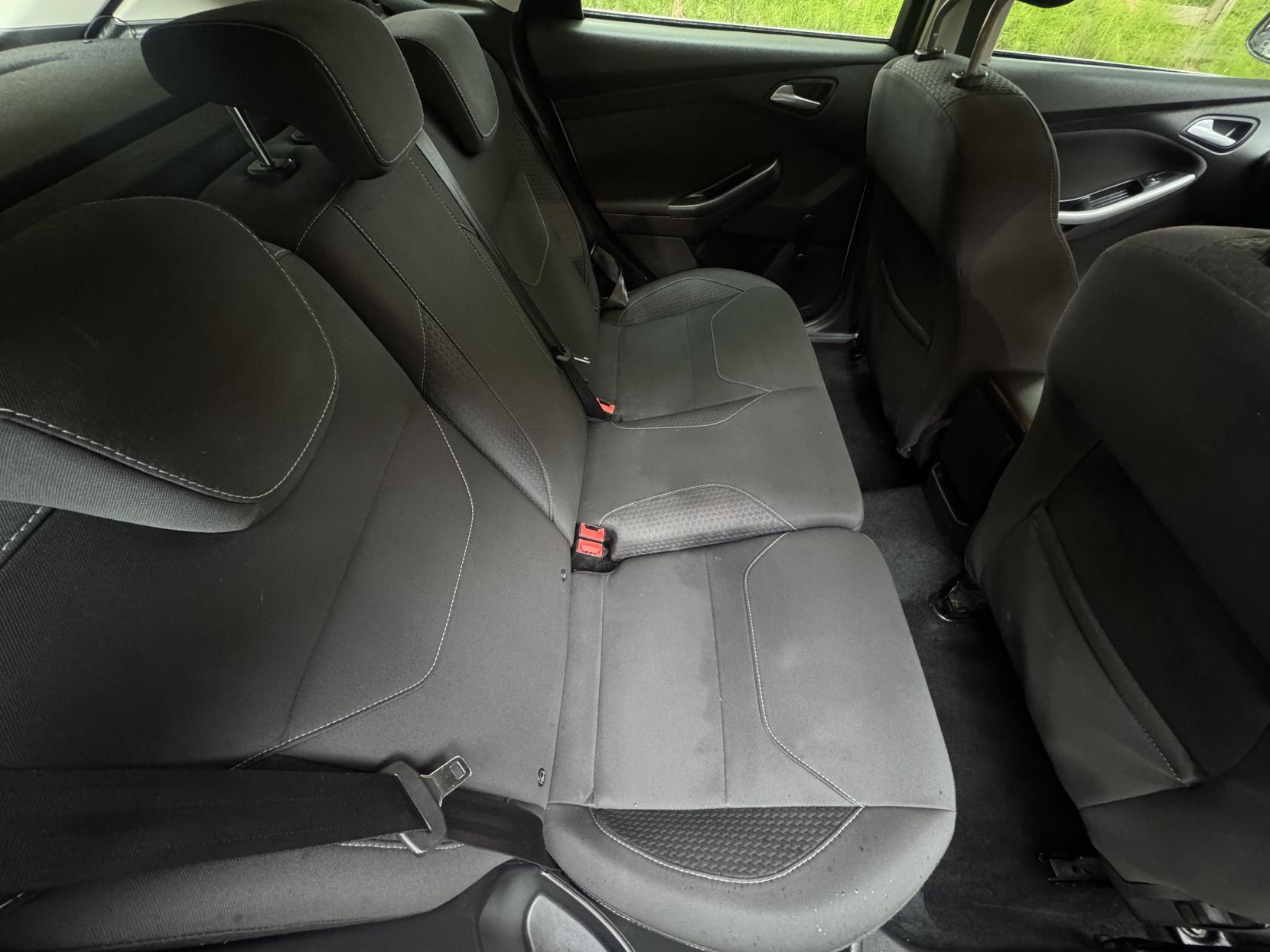 Ford Focus 1.0T EcoBoost Zetec Hatchback 5dr Petrol Manual Euro 6 (s/s) (100 ps)