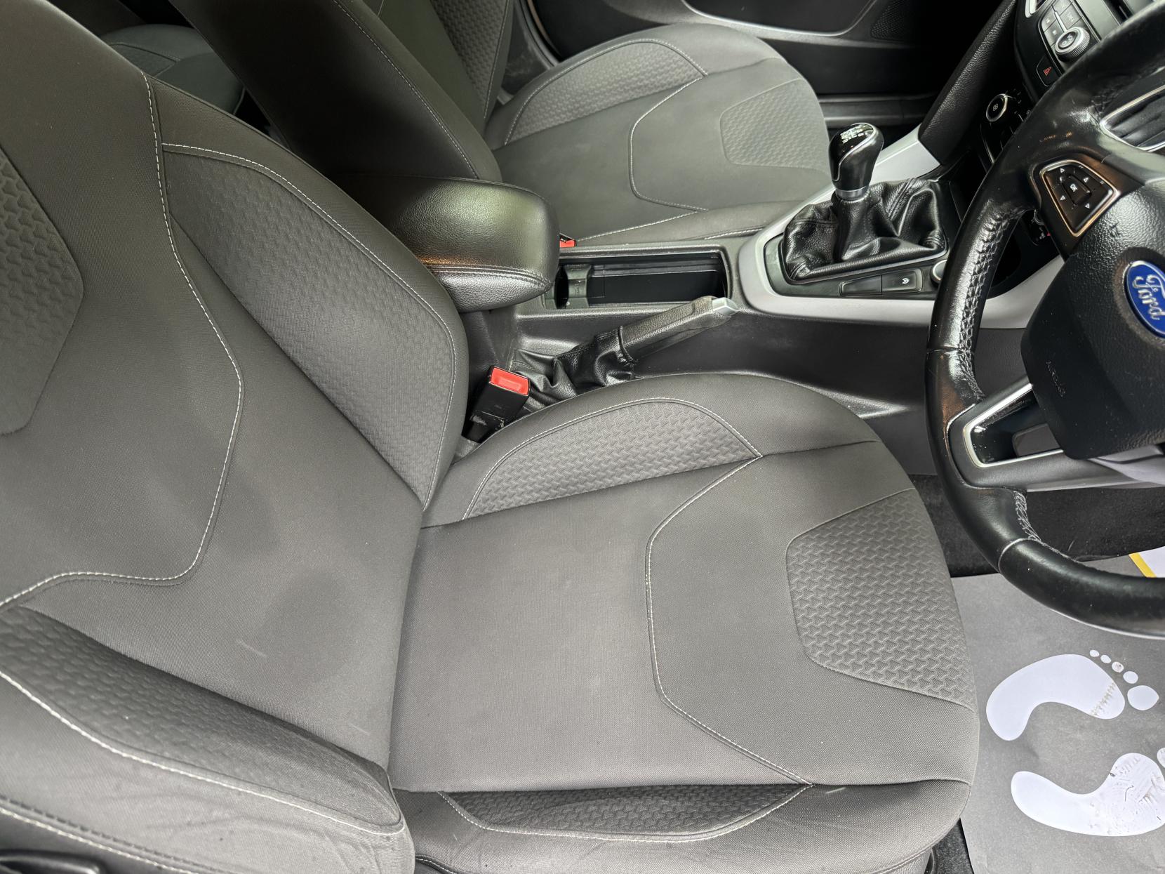 Ford Focus 1.0T EcoBoost Zetec Hatchback 5dr Petrol Manual Euro 6 (s/s) (100 ps)