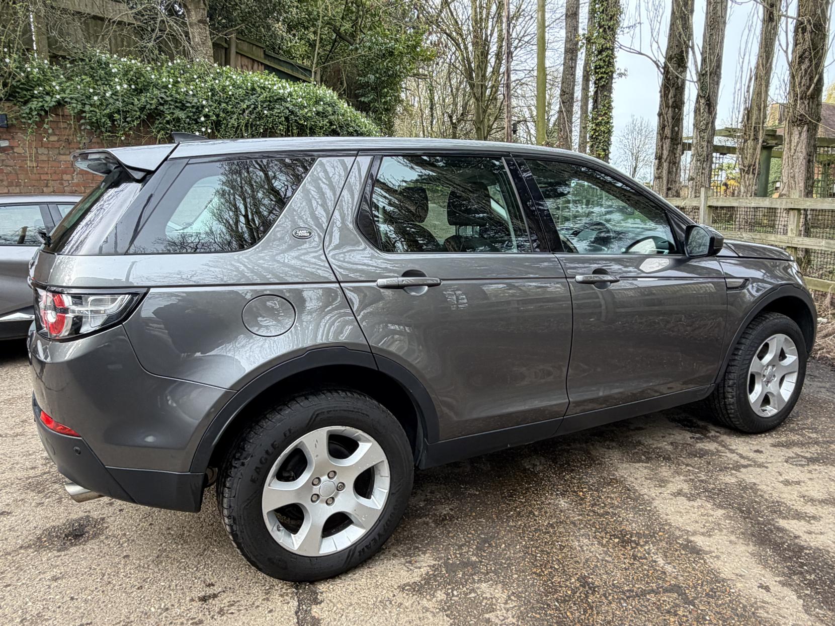 Land Rover Discovery Sport 2.0 TD4 SE Tech SUV 5dr Diesel Manual 4WD Euro 6 (s/s) (5 Seat) (150 ps)