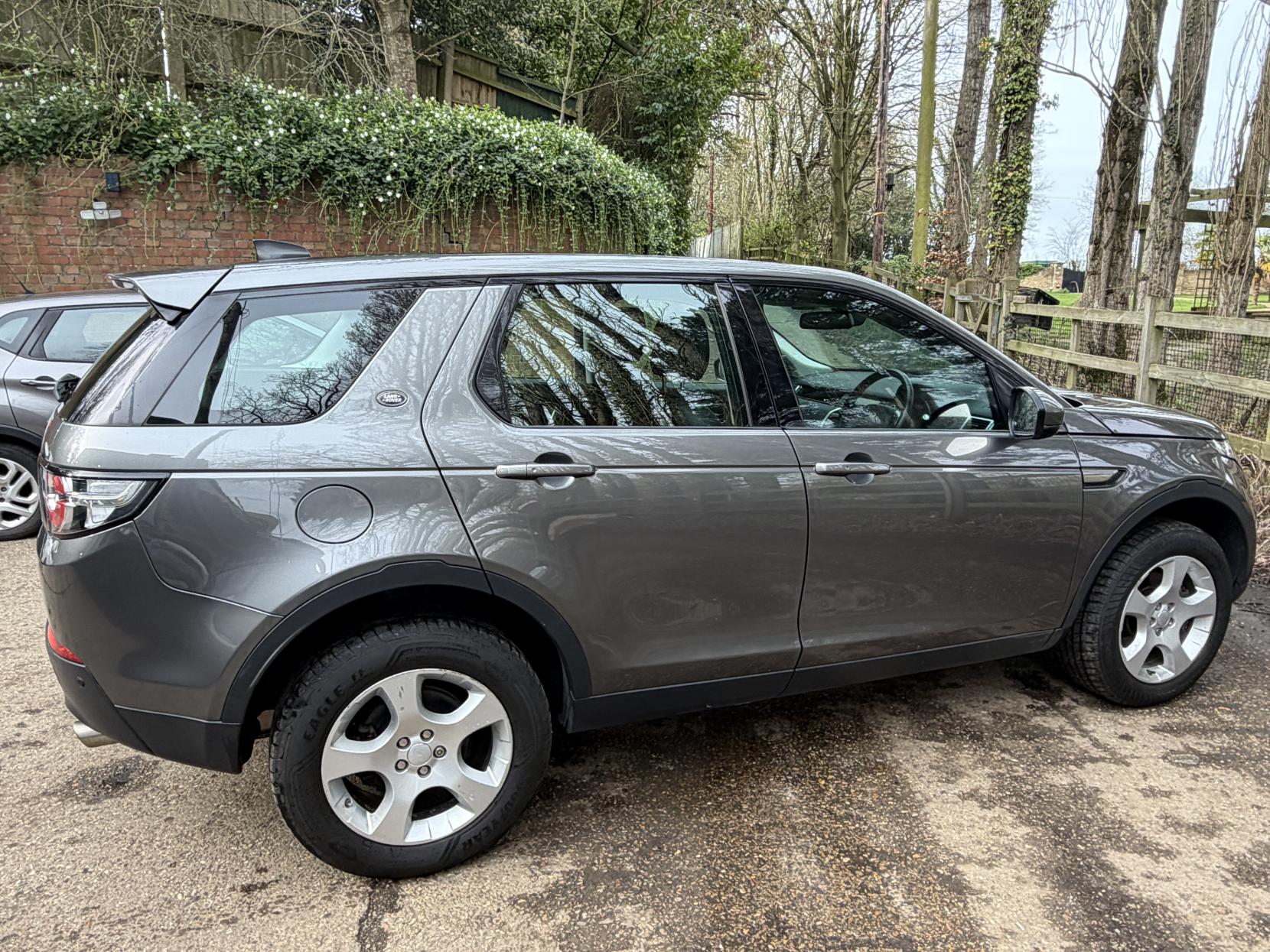 Land Rover Discovery Sport 2.0 TD4 SE Tech SUV 5dr Diesel Manual 4WD Euro 6 (s/s) (5 Seat) (150 ps)