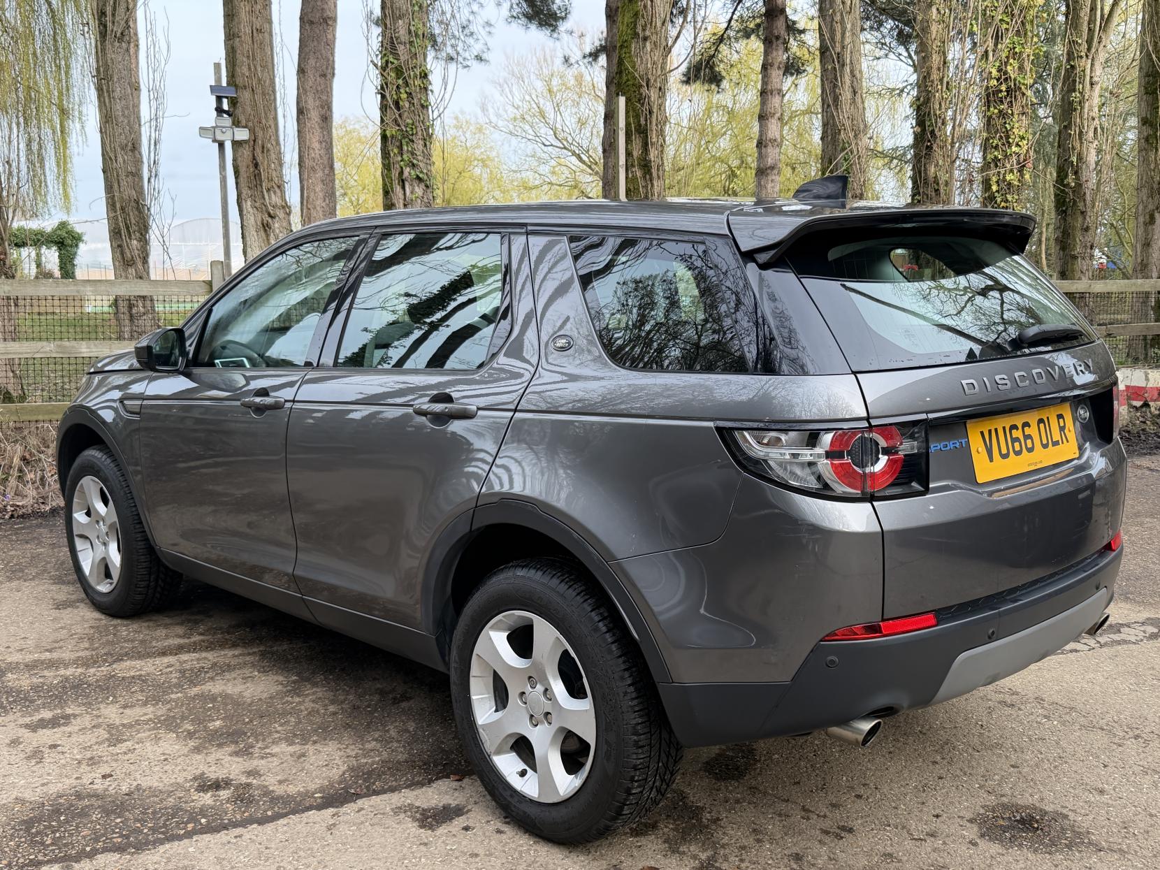 Land Rover Discovery Sport 2.0 TD4 SE Tech SUV 5dr Diesel Manual 4WD Euro 6 (s/s) (5 Seat) (150 ps)