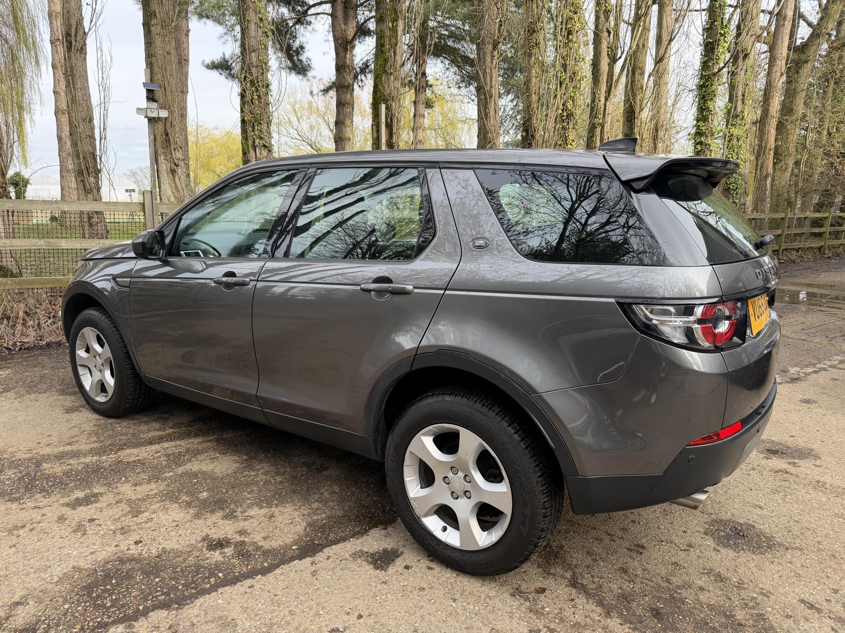 Land Rover Discovery Sport 2.0 TD4 SE Tech SUV 5dr Diesel Manual 4WD Euro 6 (s/s) (5 Seat) (150 ps)