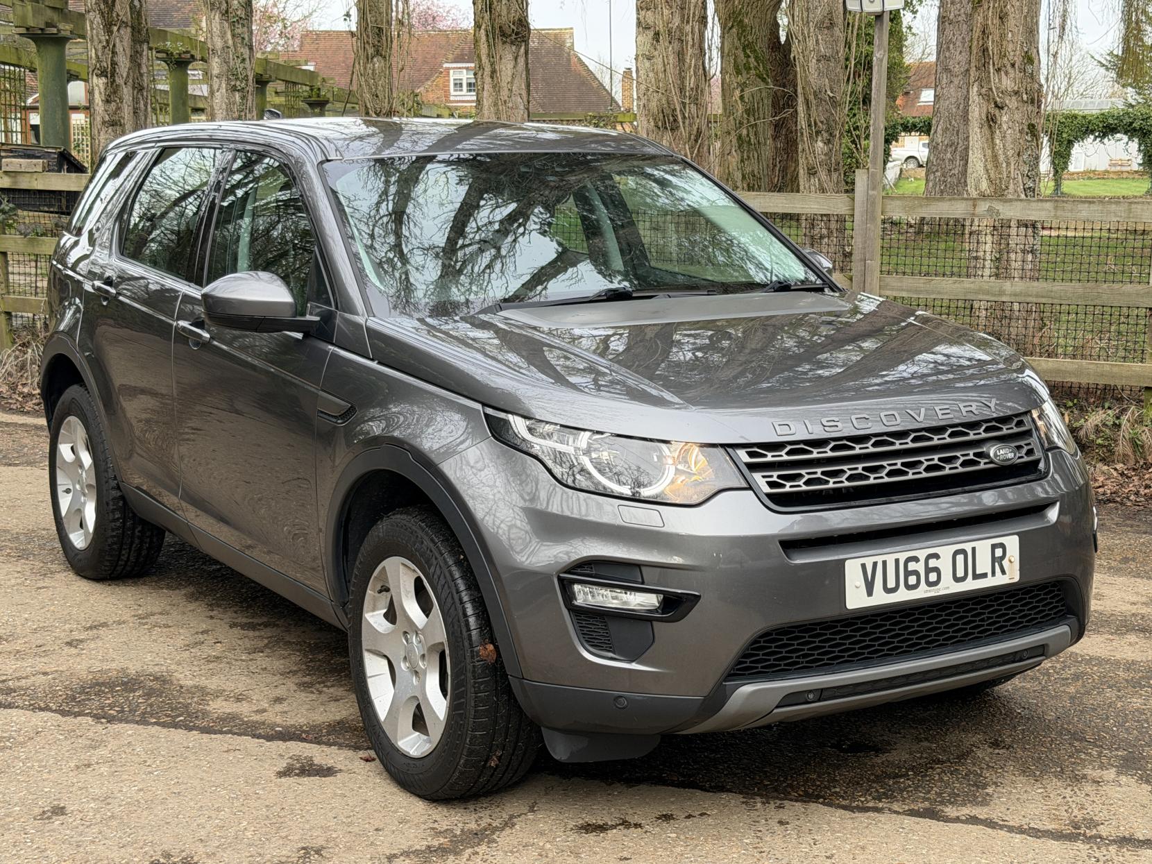 Land Rover Discovery Sport 2.0 TD4 SE Tech SUV 5dr Diesel Manual 4WD Euro 6 (s/s) (5 Seat) (150 ps)