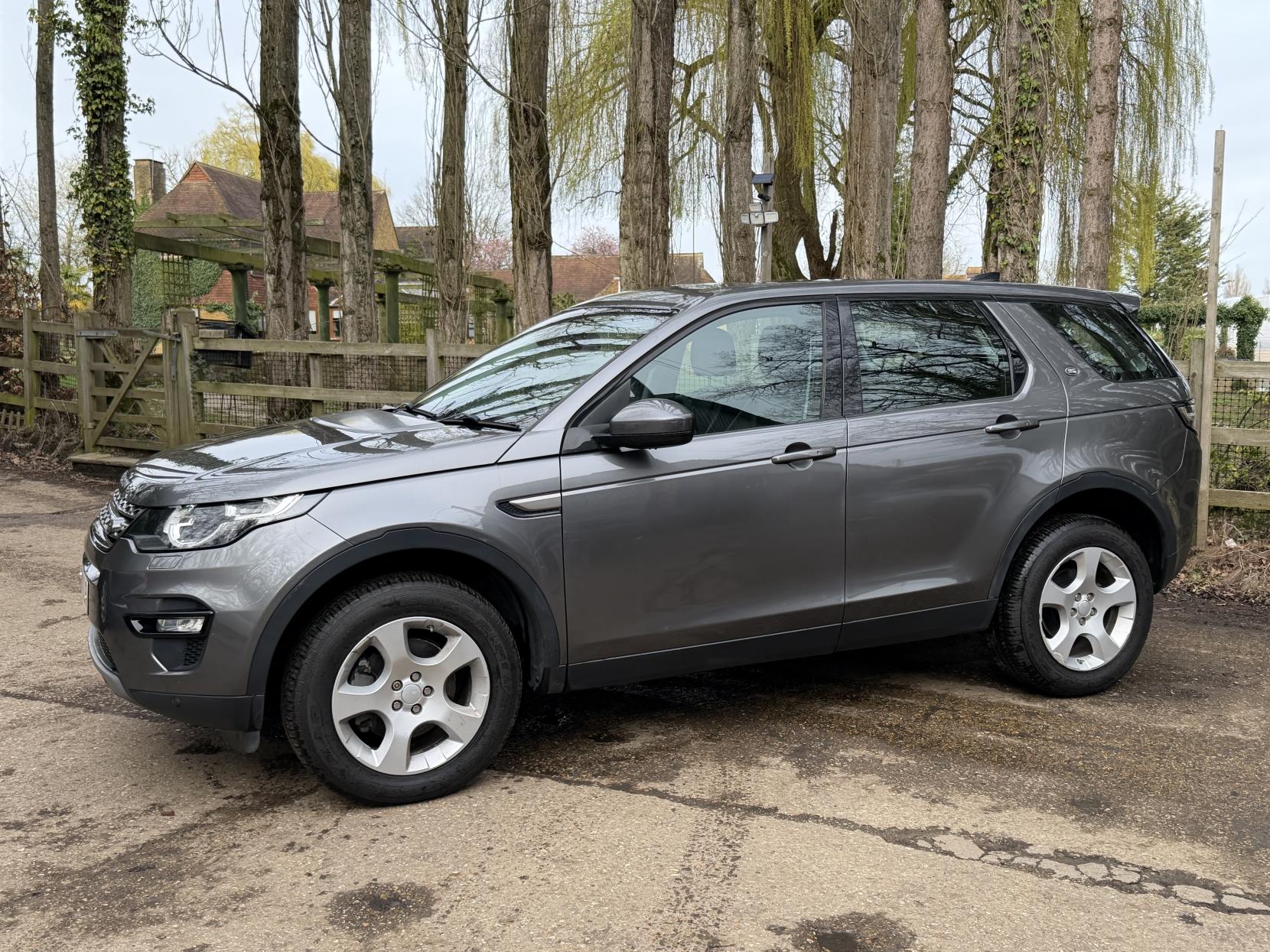 Land Rover Discovery Sport 2.0 TD4 SE Tech SUV 5dr Diesel Manual 4WD Euro 6 (s/s) (5 Seat) (150 ps)