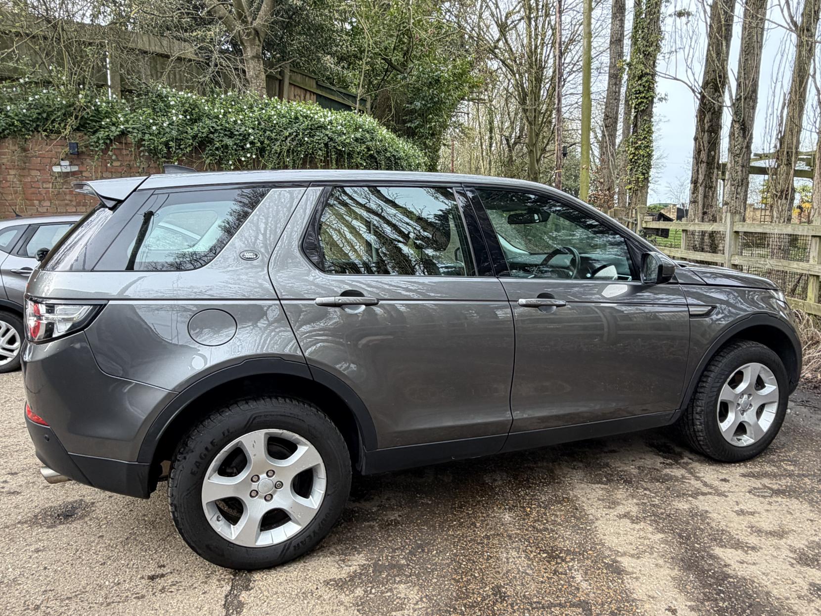 Land Rover Discovery Sport 2.0 TD4 SE Tech SUV 5dr Diesel Manual 4WD Euro 6 (s/s) (5 Seat) (150 ps)