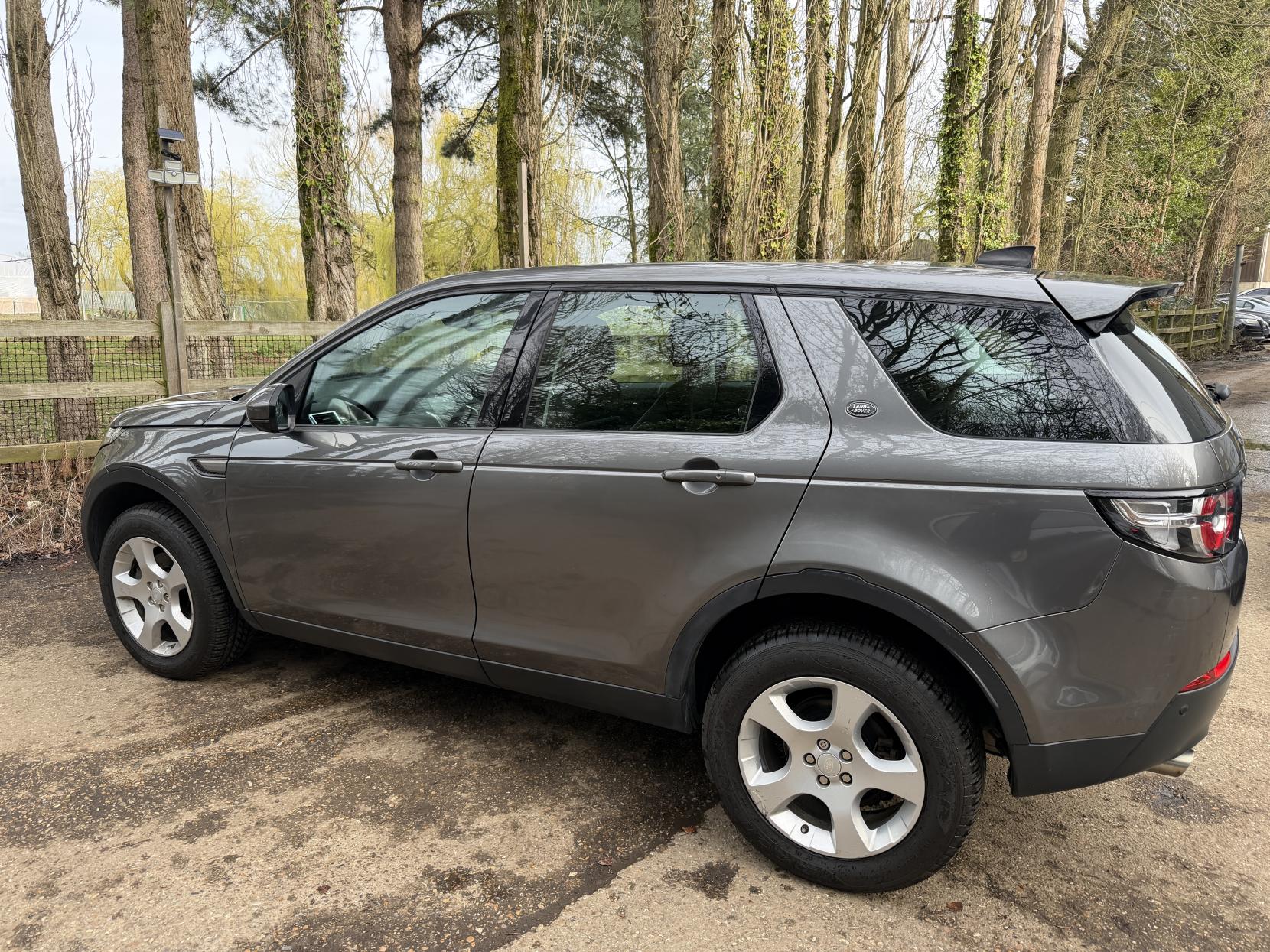 Land Rover Discovery Sport 2.0 TD4 SE Tech SUV 5dr Diesel Manual 4WD Euro 6 (s/s) (5 Seat) (150 ps)