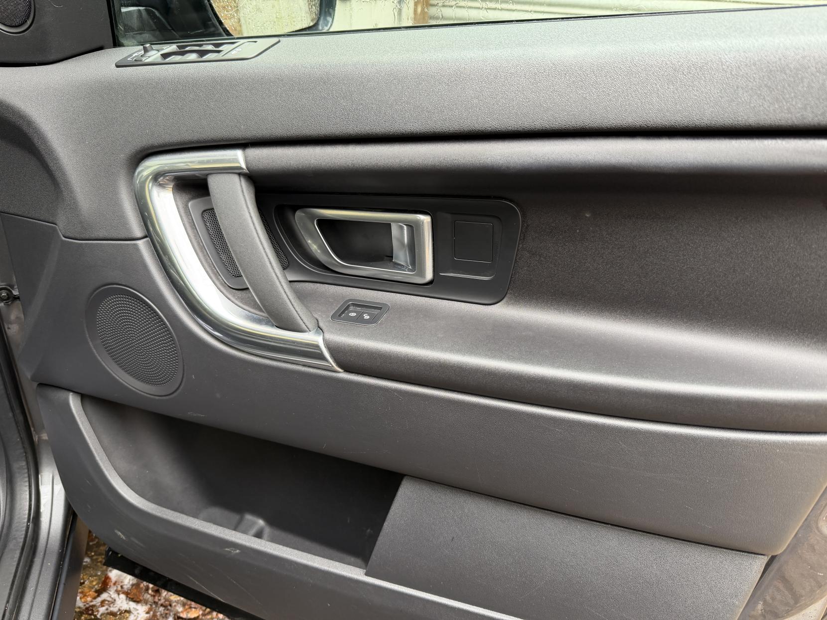 Land Rover Discovery Sport 2.0 TD4 SE Tech SUV 5dr Diesel Manual 4WD Euro 6 (s/s) (5 Seat) (150 ps)