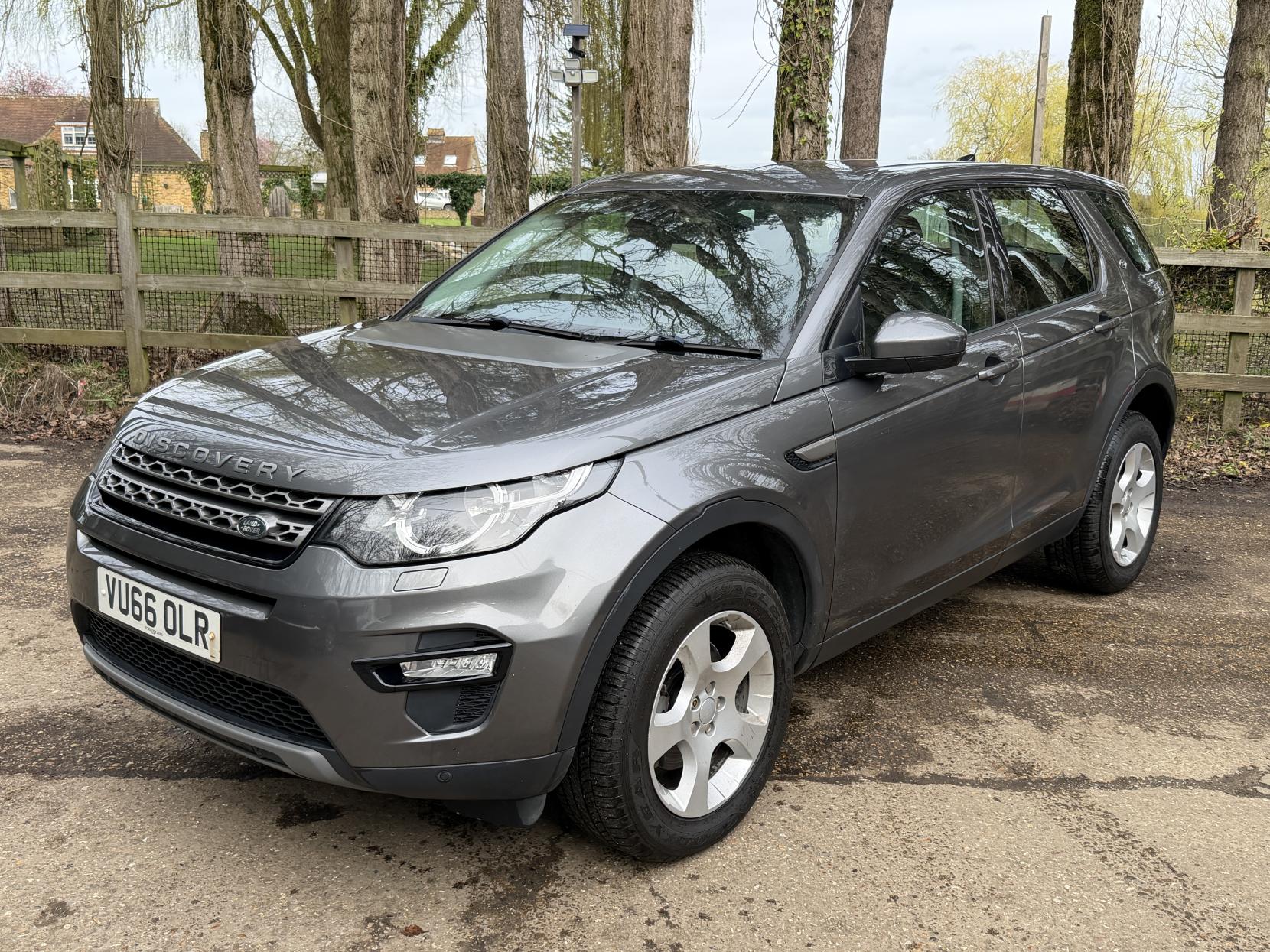 Land Rover Discovery Sport 2.0 TD4 SE Tech SUV 5dr Diesel Manual 4WD Euro 6 (s/s) (5 Seat) (150 ps)