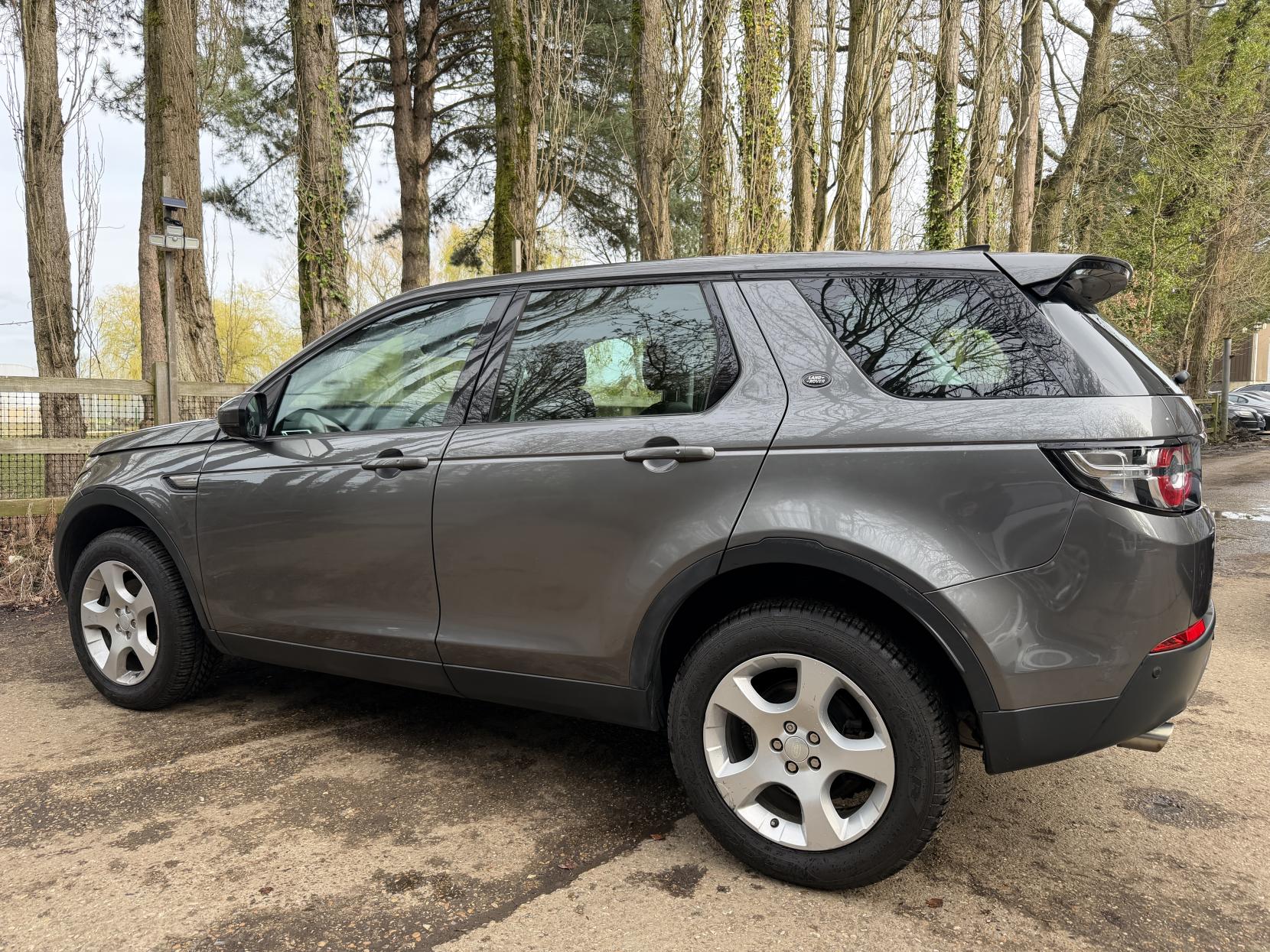 Land Rover Discovery Sport 2.0 TD4 SE Tech SUV 5dr Diesel Manual 4WD Euro 6 (s/s) (5 Seat) (150 ps)