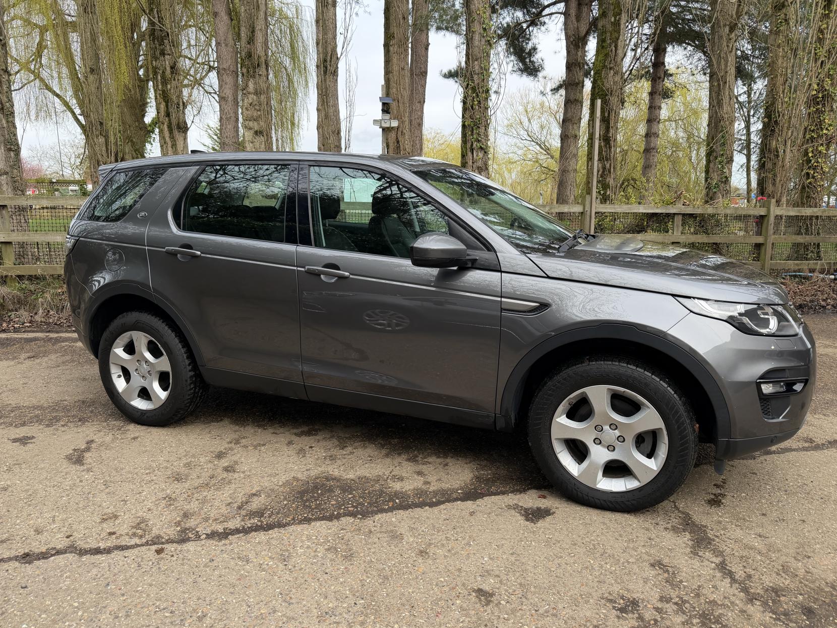 Land Rover Discovery Sport 2.0 TD4 SE Tech SUV 5dr Diesel Manual 4WD Euro 6 (s/s) (5 Seat) (150 ps)