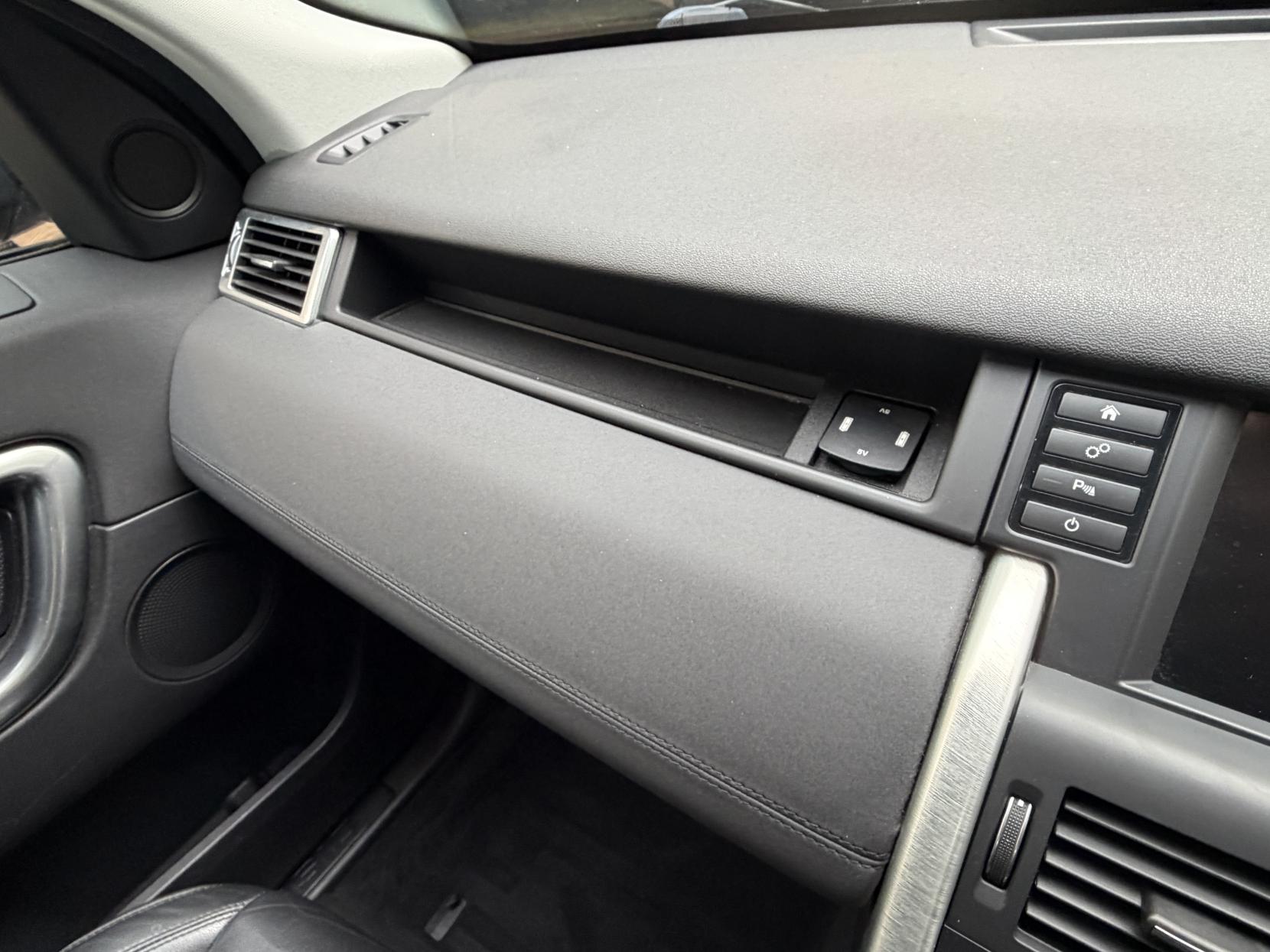 Land Rover Discovery Sport 2.0 TD4 SE Tech SUV 5dr Diesel Manual 4WD Euro 6 (s/s) (5 Seat) (150 ps)