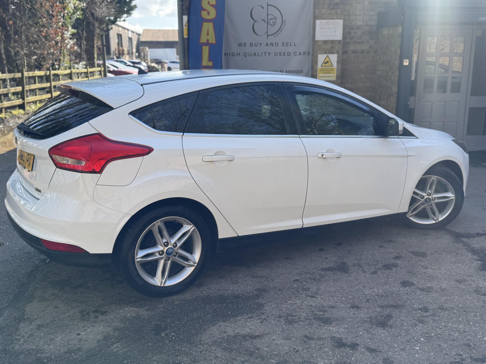 Ford Focus 1.0T EcoBoost Zetec Hatchback 5dr Petrol Manual Euro 6 (s/s) (100 ps)