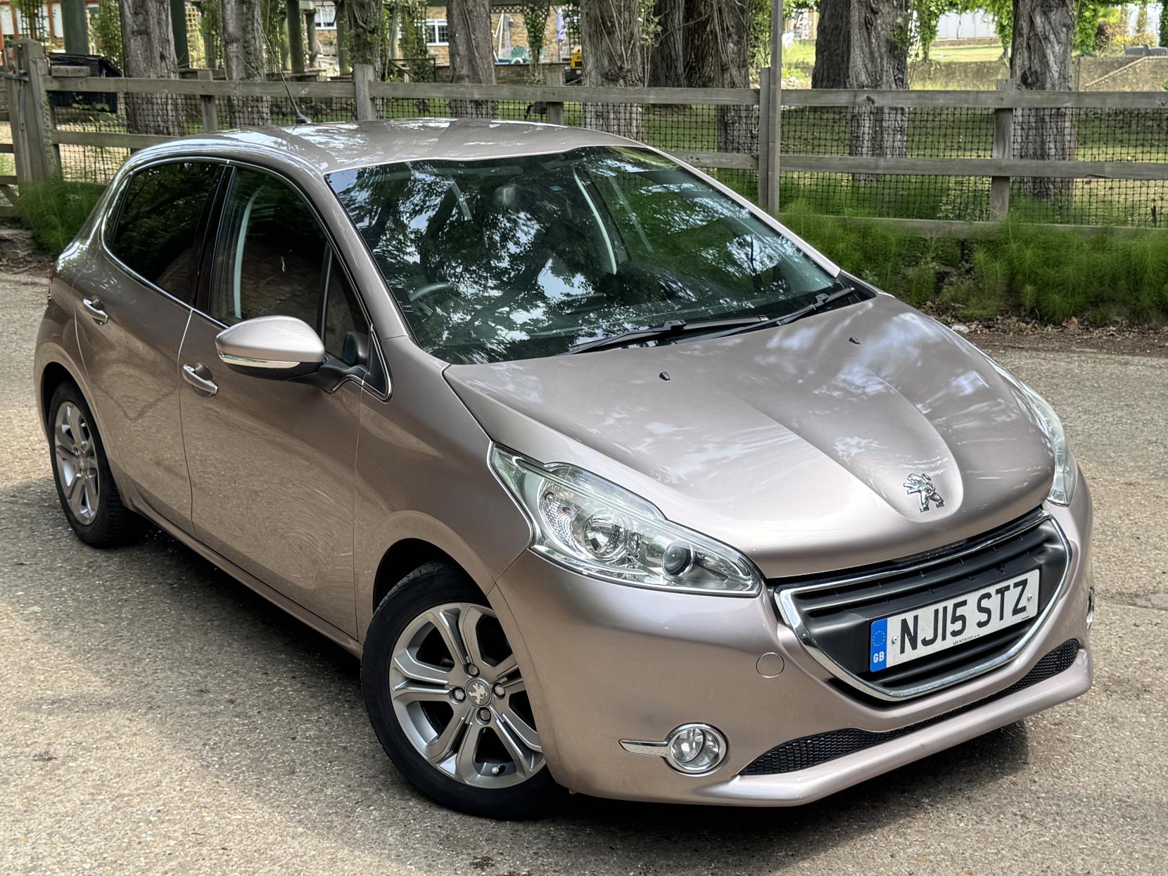 Peugeot 208 1.2 VTi PureTech Allure Hatchback 5dr Petrol Manual Euro 6 (82 ps)