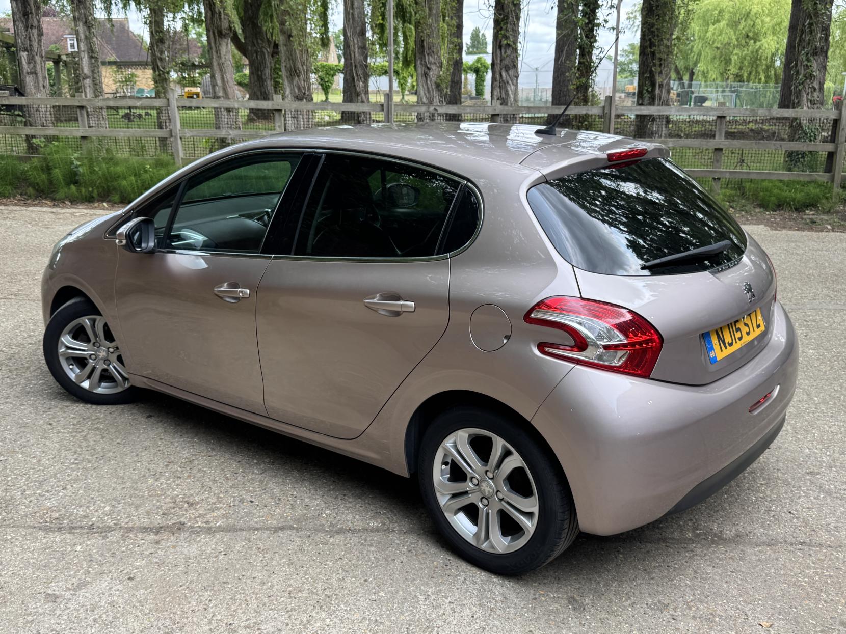 Peugeot 208 1.2 VTi PureTech Allure Hatchback 5dr Petrol Manual Euro 6 (82 ps)