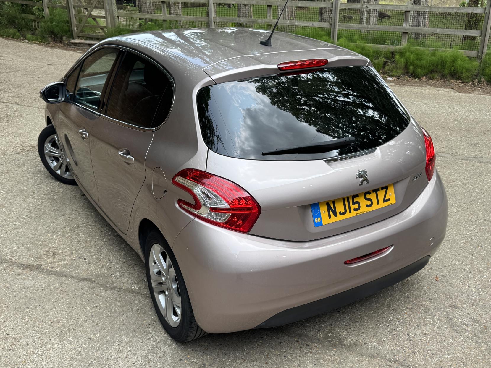Peugeot 208 1.2 VTi PureTech Allure Hatchback 5dr Petrol Manual Euro 6 (82 ps)