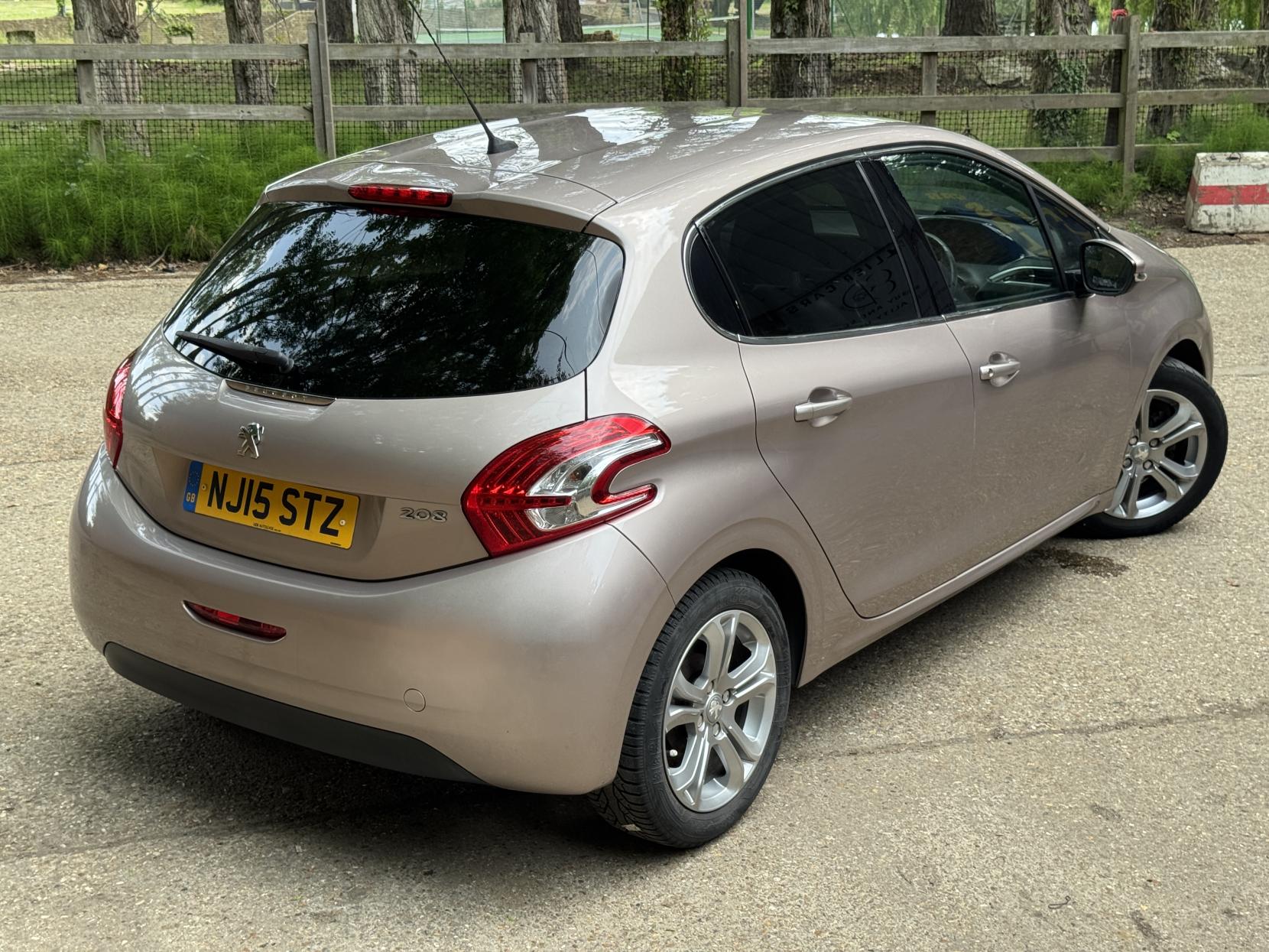 Peugeot 208 1.2 VTi PureTech Allure Hatchback 5dr Petrol Manual Euro 6 (82 ps)