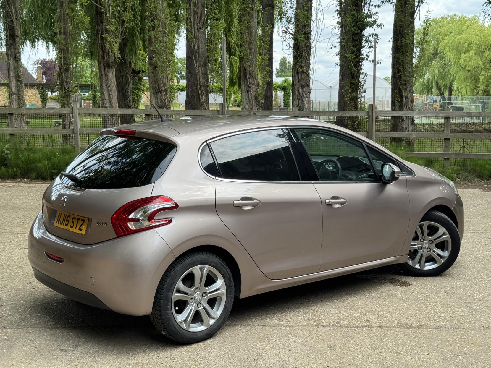 Peugeot 208 1.2 VTi PureTech Allure Hatchback 5dr Petrol Manual Euro 6 (82 ps)