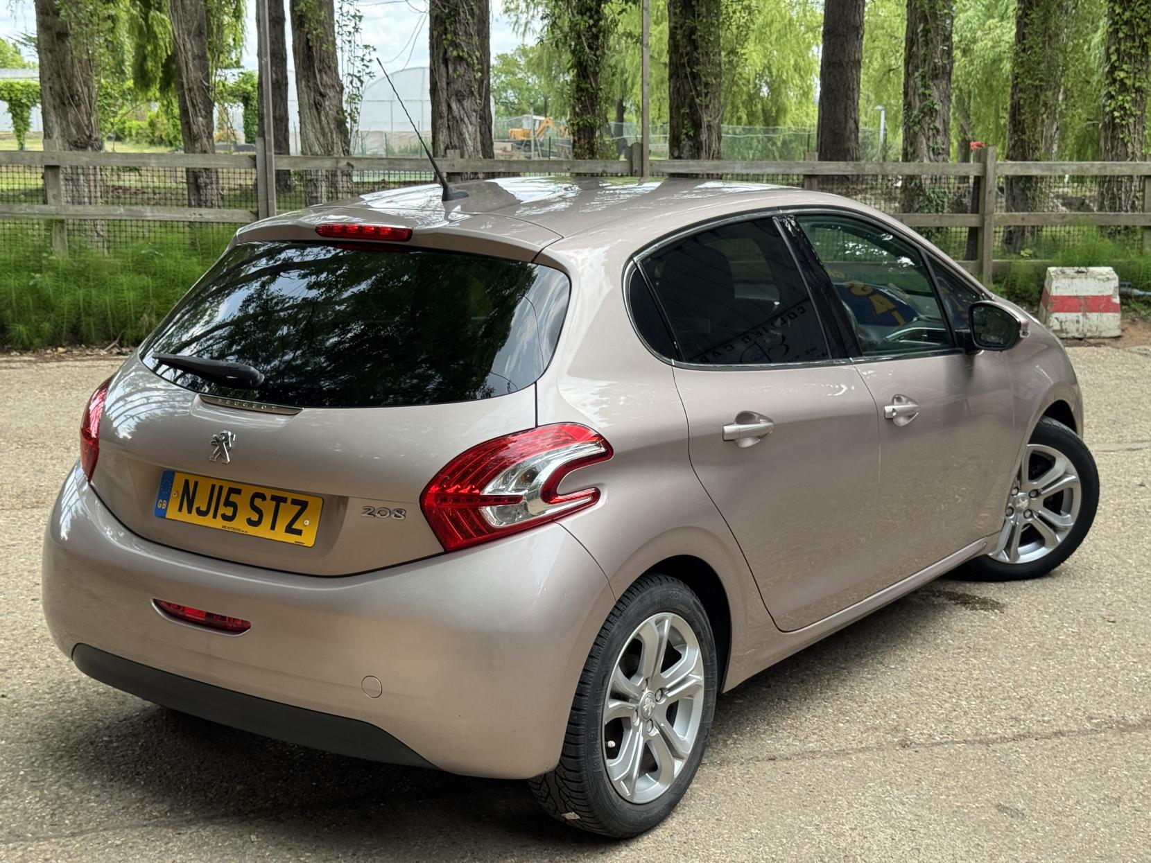 Peugeot 208 1.2 VTi PureTech Allure Hatchback 5dr Petrol Manual Euro 6 (82 ps)