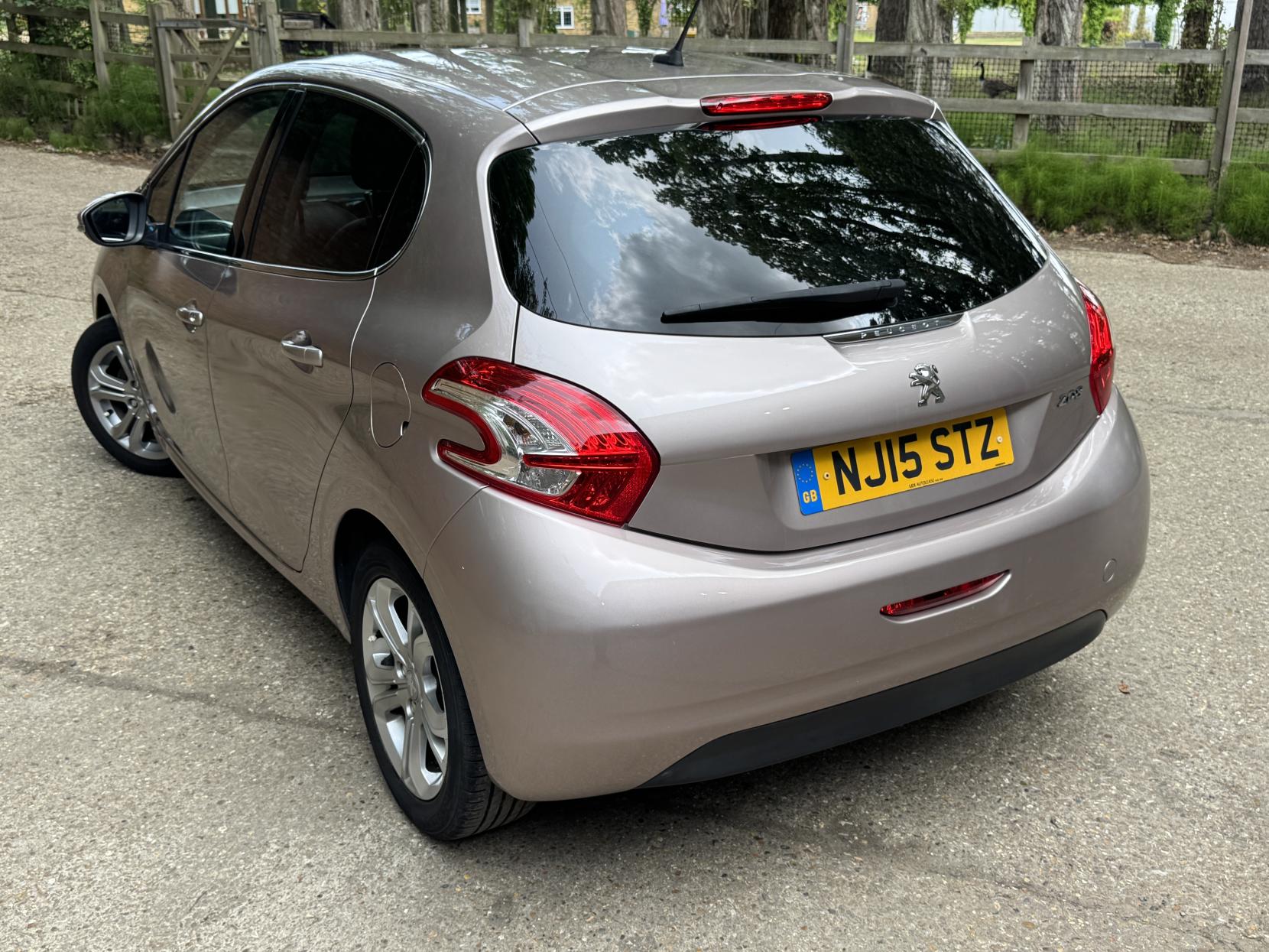 Peugeot 208 1.2 VTi PureTech Allure Hatchback 5dr Petrol Manual Euro 6 (82 ps)