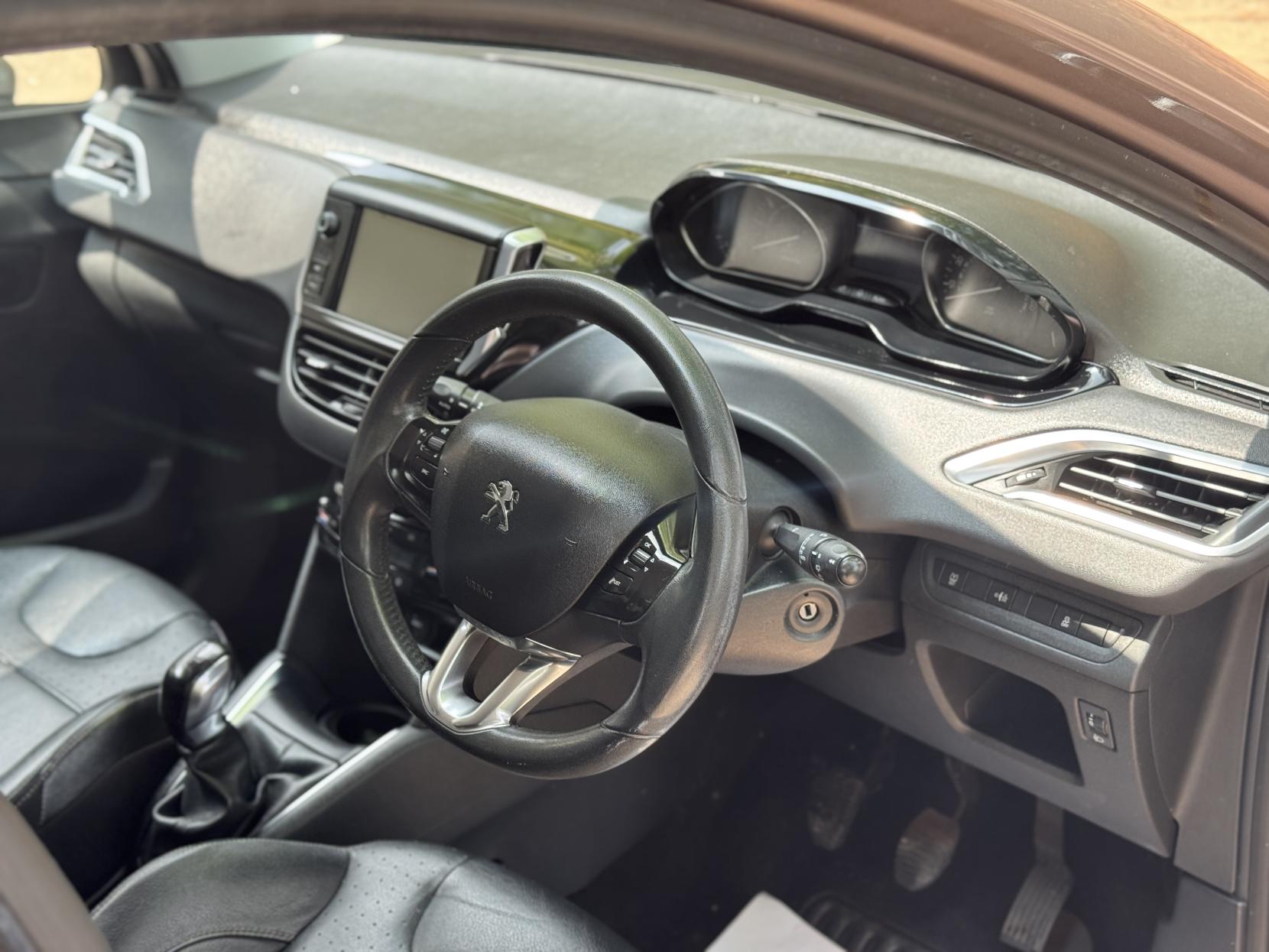 Peugeot 208 1.2 VTi PureTech Allure Hatchback 5dr Petrol Manual Euro 6 (82 ps)