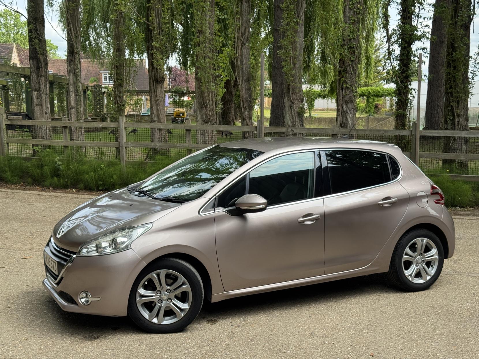 Peugeot 208 1.2 VTi PureTech Allure Hatchback 5dr Petrol Manual Euro 6 (82 ps)