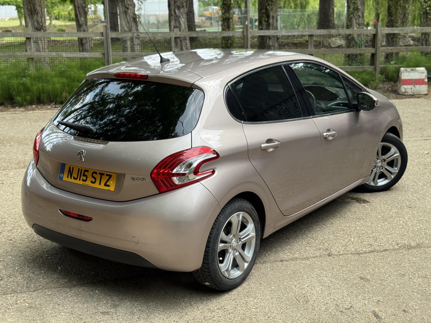 Peugeot 208 1.2 VTi PureTech Allure Hatchback 5dr Petrol Manual Euro 6 (82 ps)