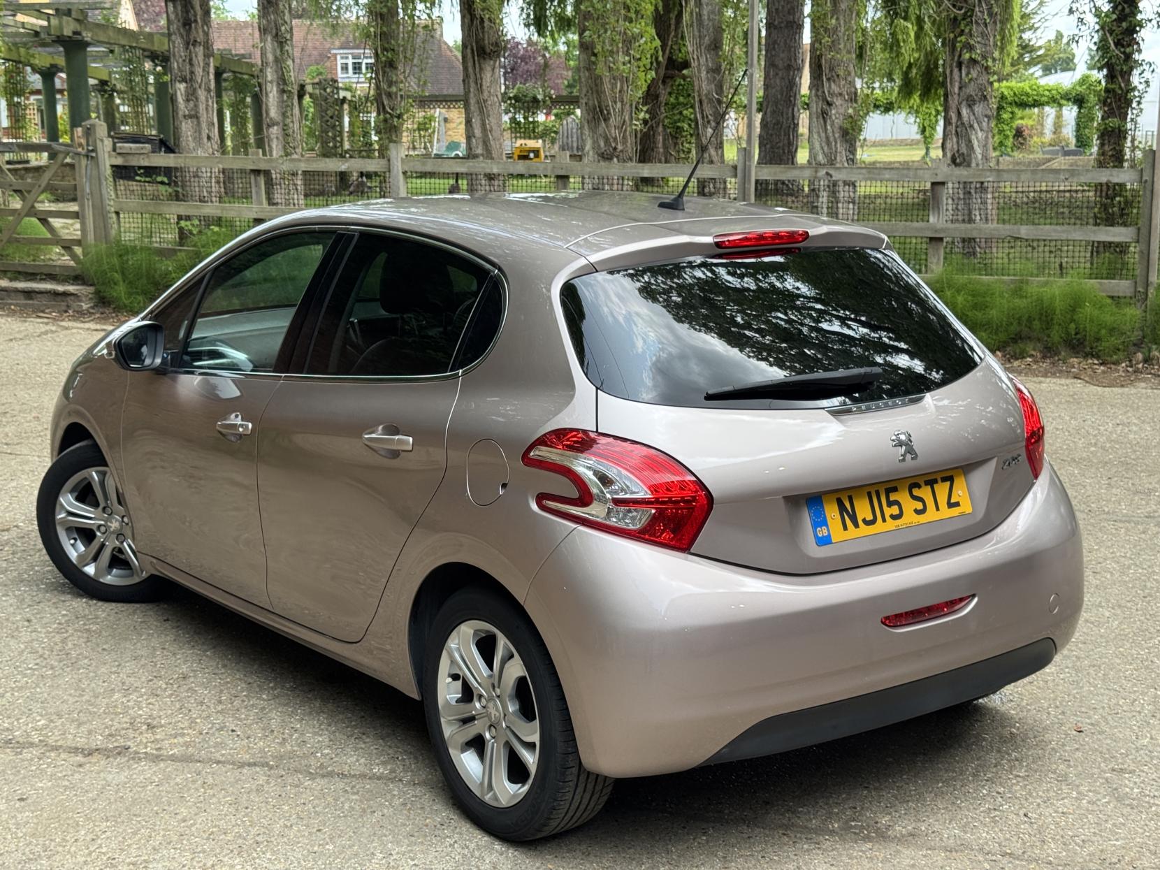 Peugeot 208 1.2 VTi PureTech Allure Hatchback 5dr Petrol Manual Euro 6 (82 ps)