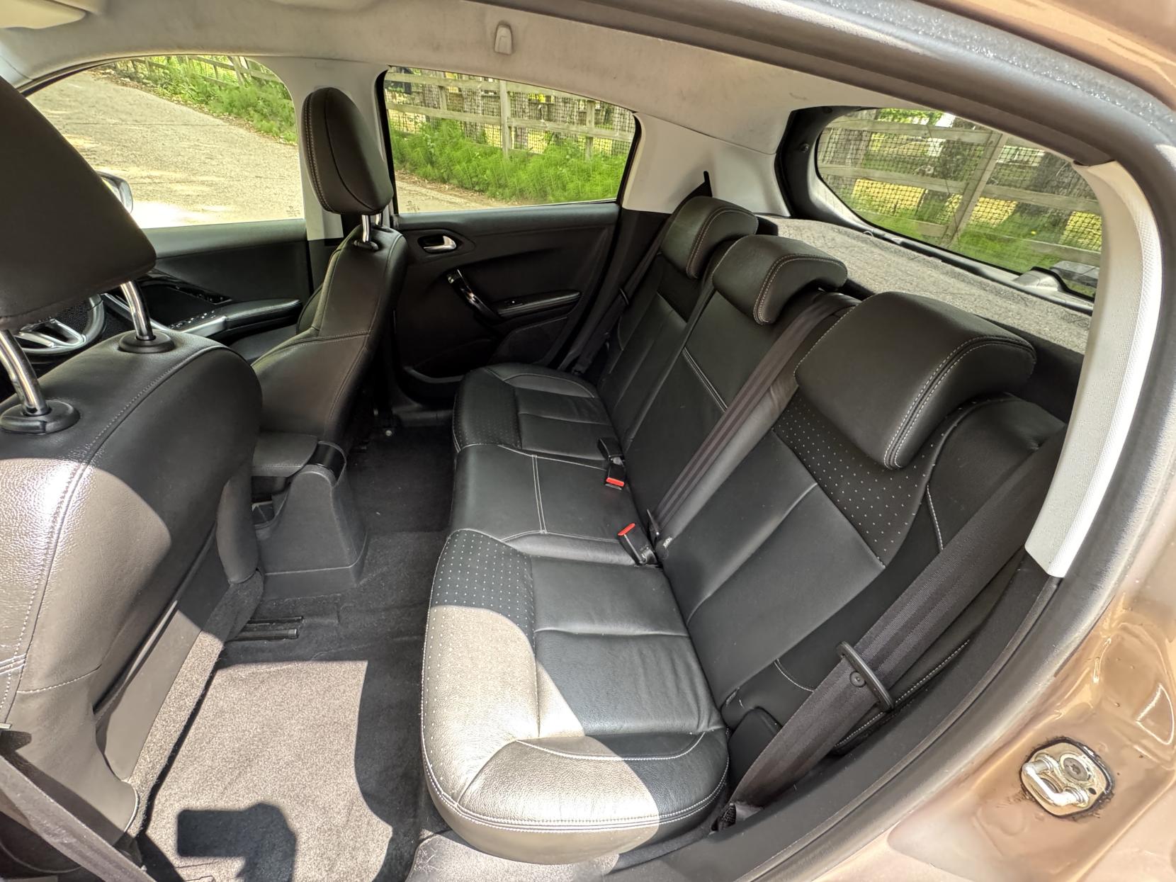 Peugeot 208 1.2 VTi PureTech Allure Hatchback 5dr Petrol Manual Euro 6 (82 ps)