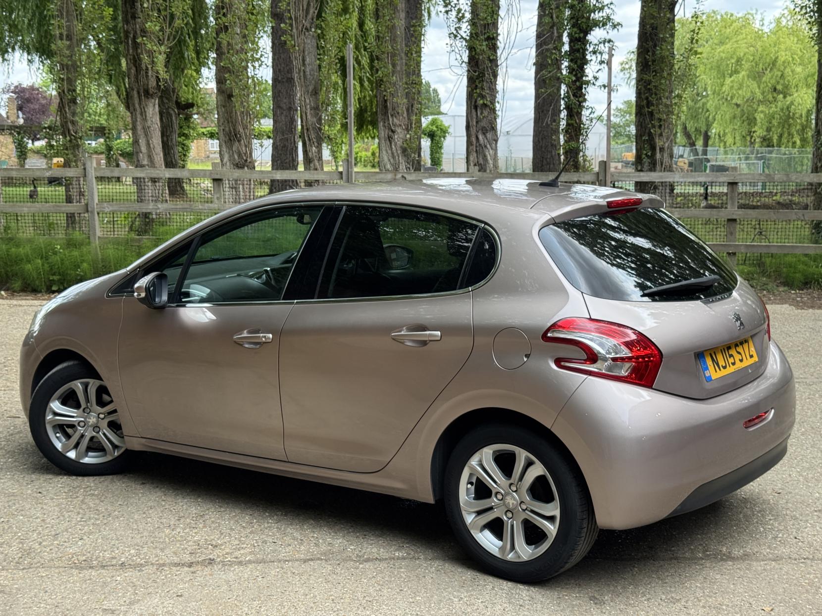 Peugeot 208 1.2 VTi PureTech Allure Hatchback 5dr Petrol Manual Euro 6 (82 ps)