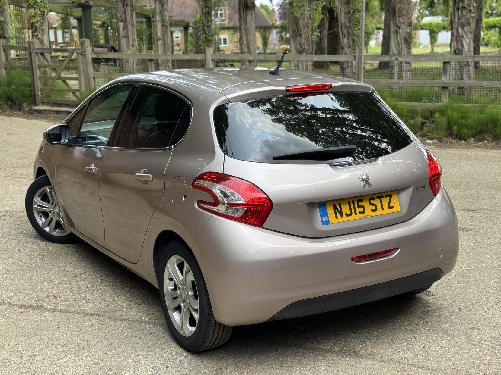 Peugeot 208 1.2 VTi PureTech Allure Hatchback 5dr Petrol Manual Euro 6 (82 ps)