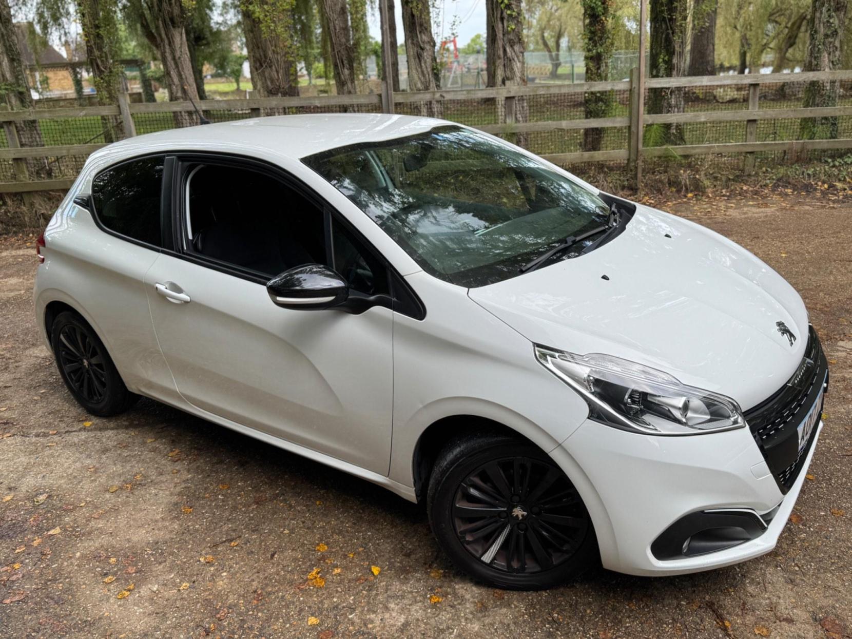 Peugeot 208 1.2 PureTech Black Edition Euro 6 3dr