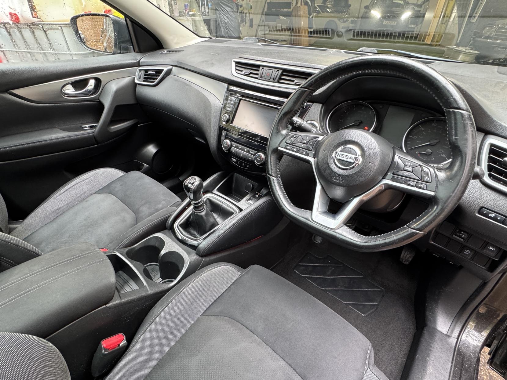 Nissan Qashqai 1.2 DIG-T N-Connecta SUV 5dr Petrol Manual Euro 6 (s/s) (115 ps)