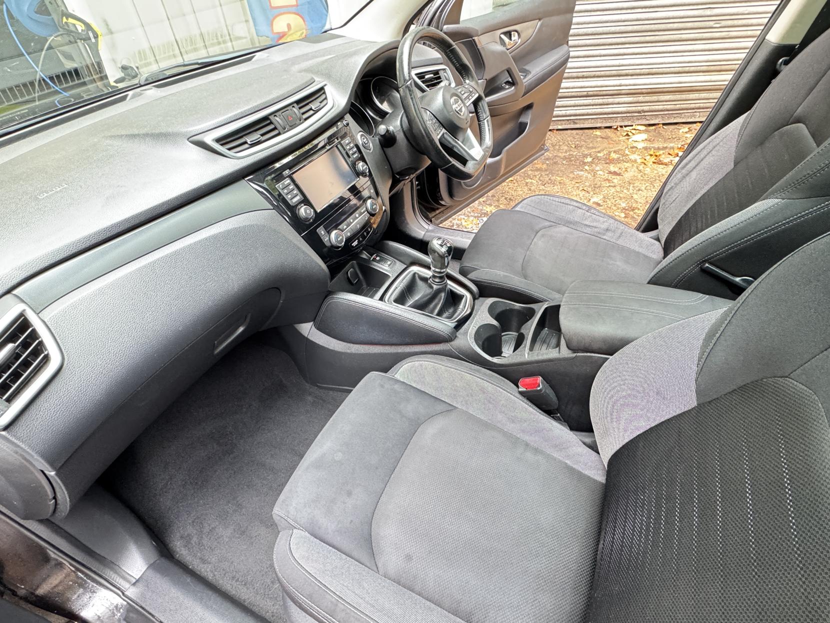 Nissan Qashqai 1.2 DIG-T N-Connecta SUV 5dr Petrol Manual Euro 6 (s/s) (115 ps)