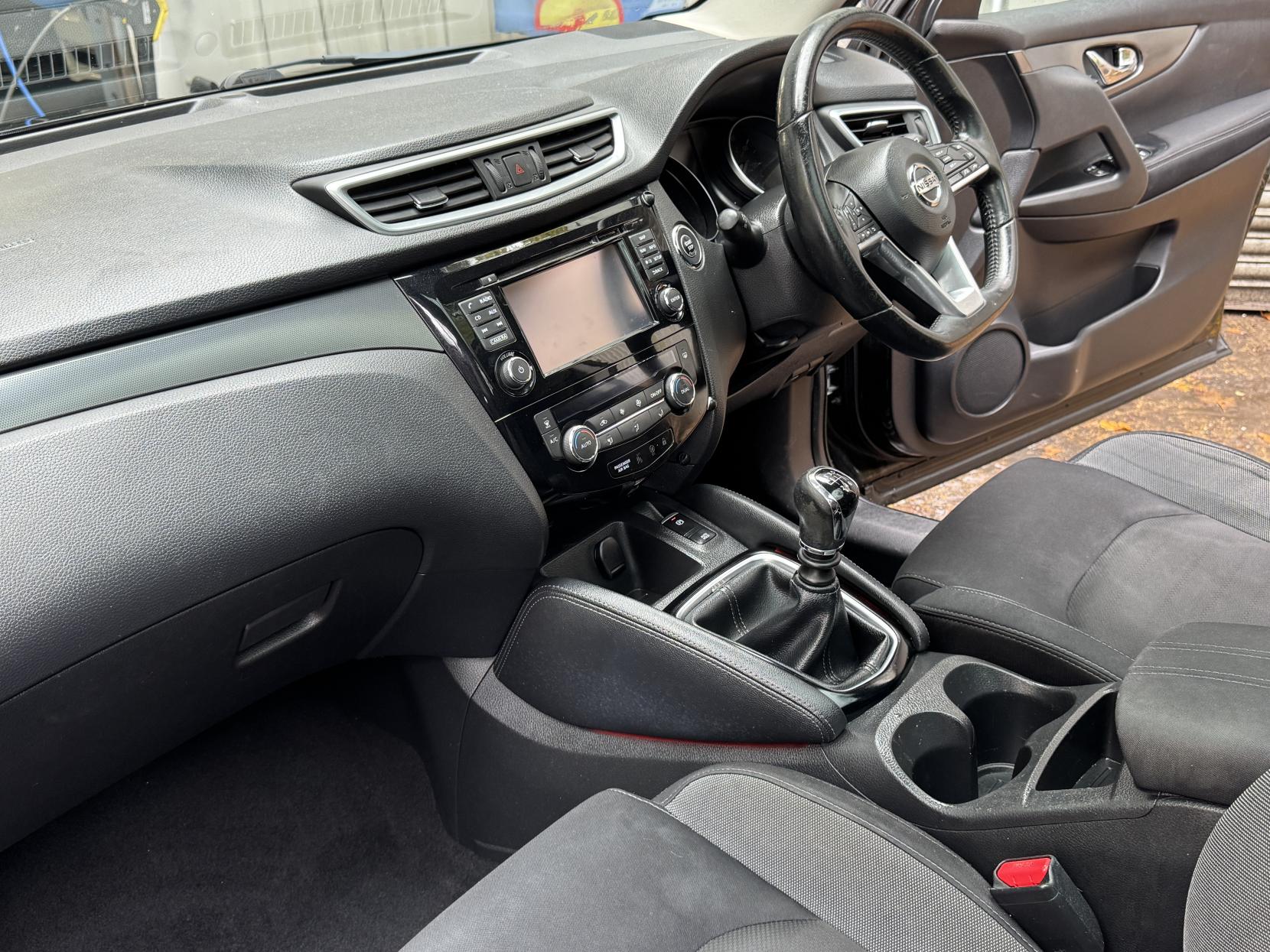 Nissan Qashqai 1.2 DIG-T N-Connecta SUV 5dr Petrol Manual Euro 6 (s/s) (115 ps)