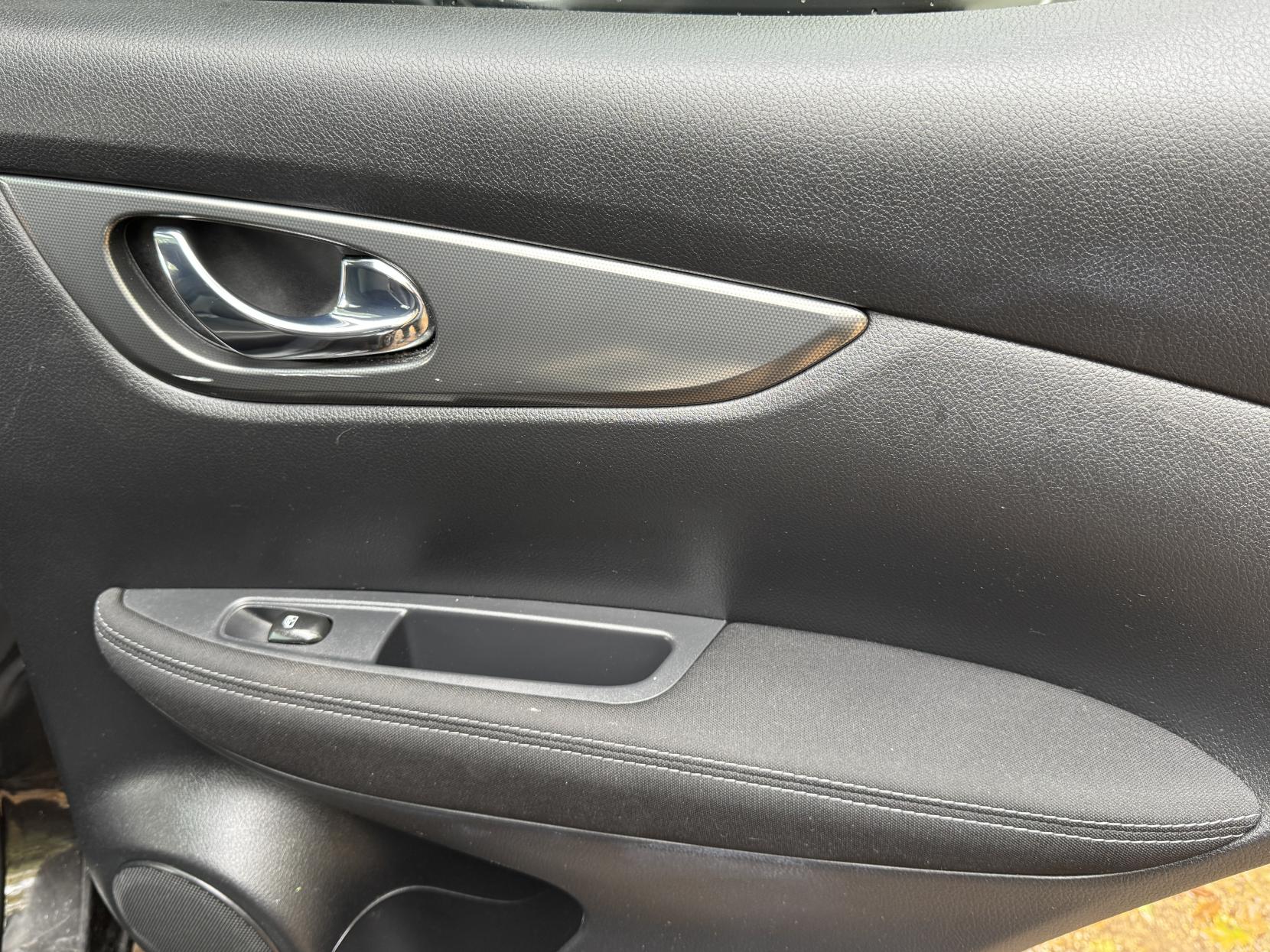 Nissan Qashqai 1.2 DIG-T N-Connecta SUV 5dr Petrol Manual Euro 6 (s/s) (115 ps)