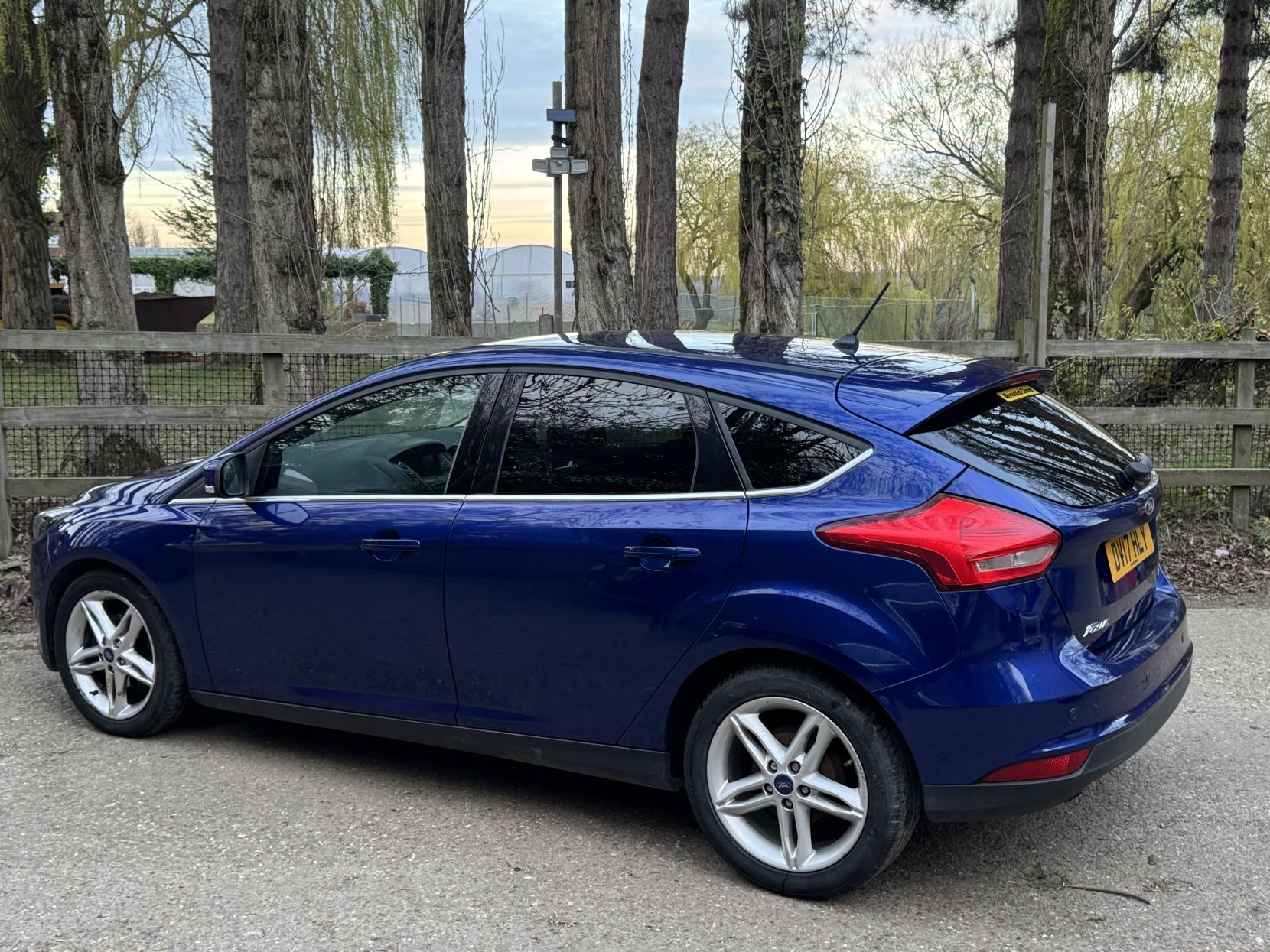 Ford Focus 1.0T EcoBoost Zetec Edition Hatchback 5dr Petrol Manual Euro 6 (s/s) (100 ps)