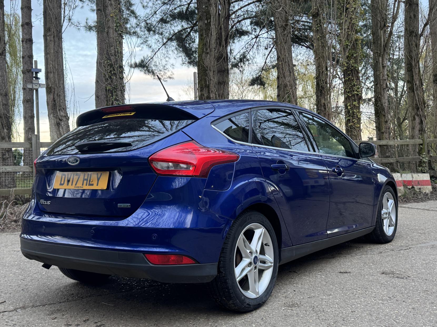 Ford Focus 1.0T EcoBoost Zetec Edition Hatchback 5dr Petrol Manual Euro 6 (s/s) (100 ps)