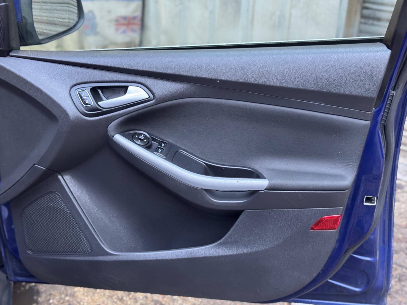 Ford Focus 1.0T EcoBoost Zetec Edition Hatchback 5dr Petrol Manual Euro 6 (s/s) (100 ps)