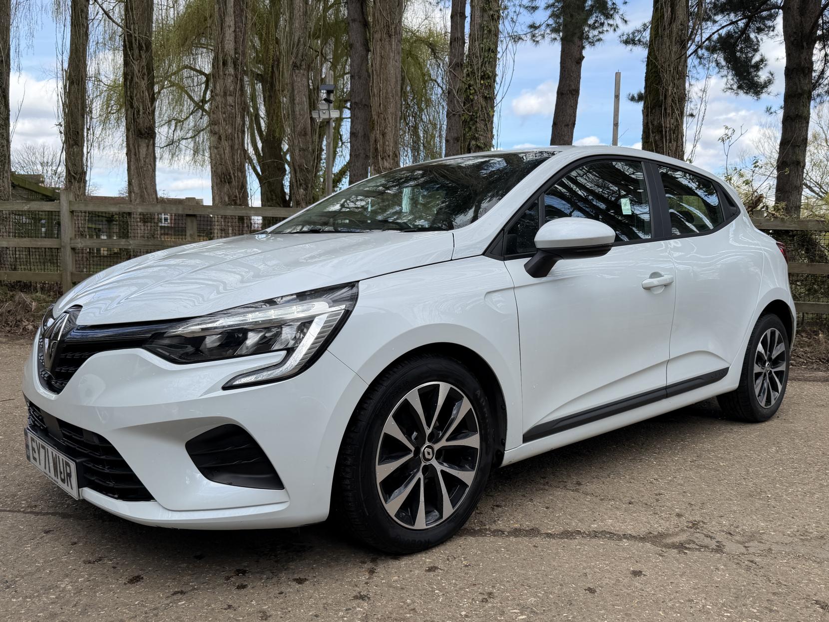 Renault Clio 1.0 TCe Iconic Hatchback 5dr Petrol Manual Euro 6 (s/s) (90 ps)